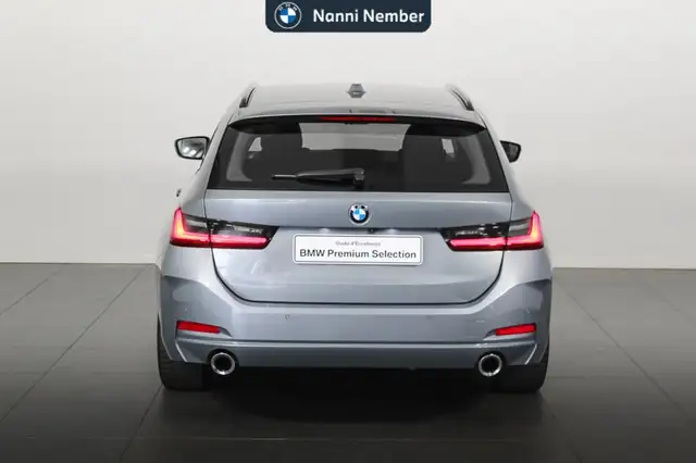 BMW 3 Series view 4