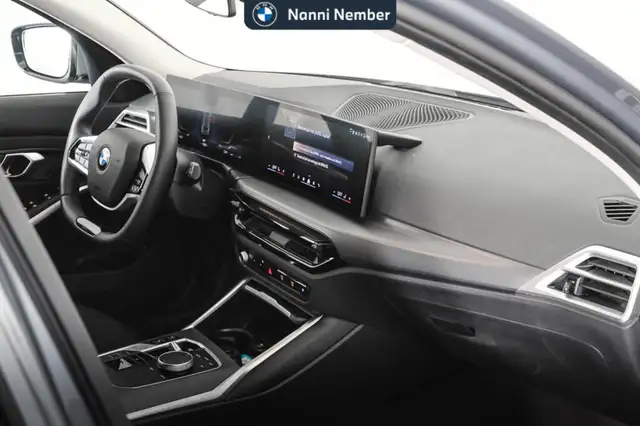 BMW 3 Series view 8