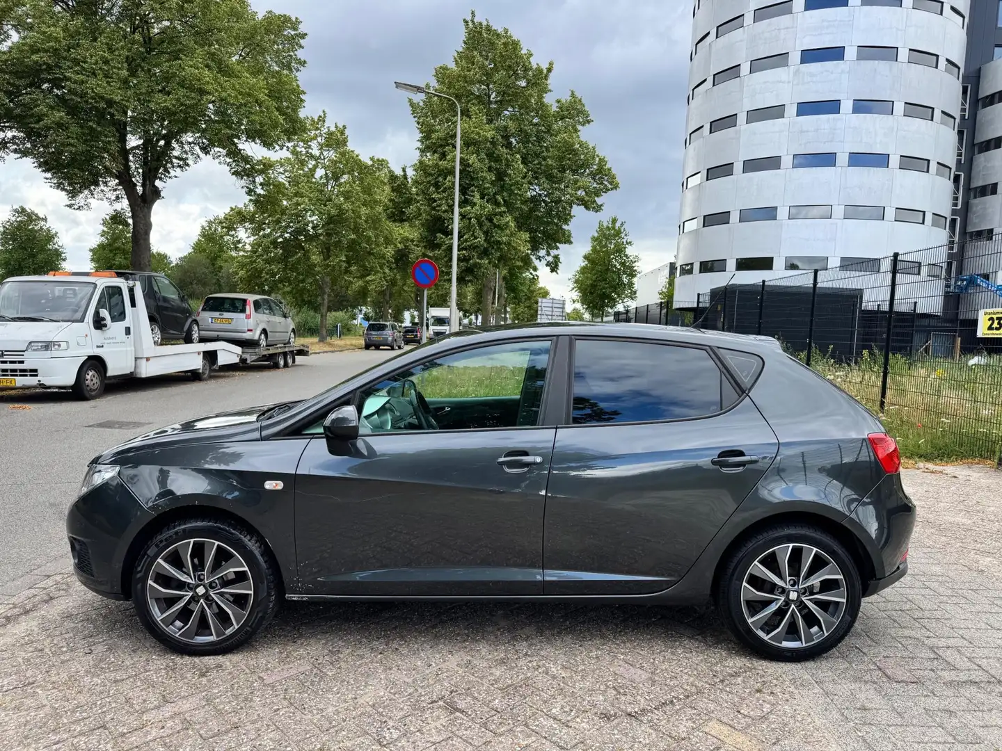 SEAT Ibiza 1.4 Stylance Grau - 2