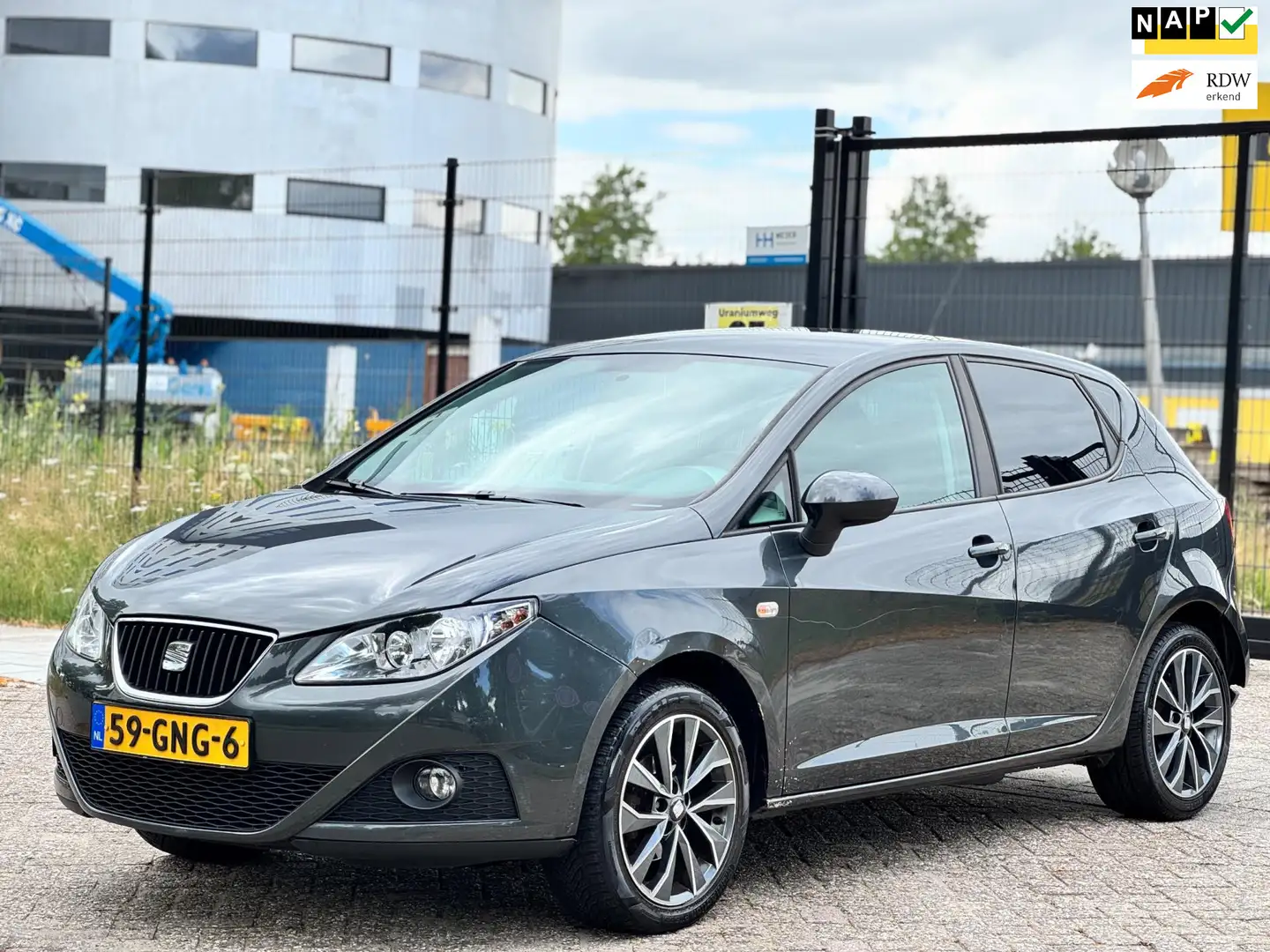 SEAT Ibiza 1.4 Stylance Grau - 1