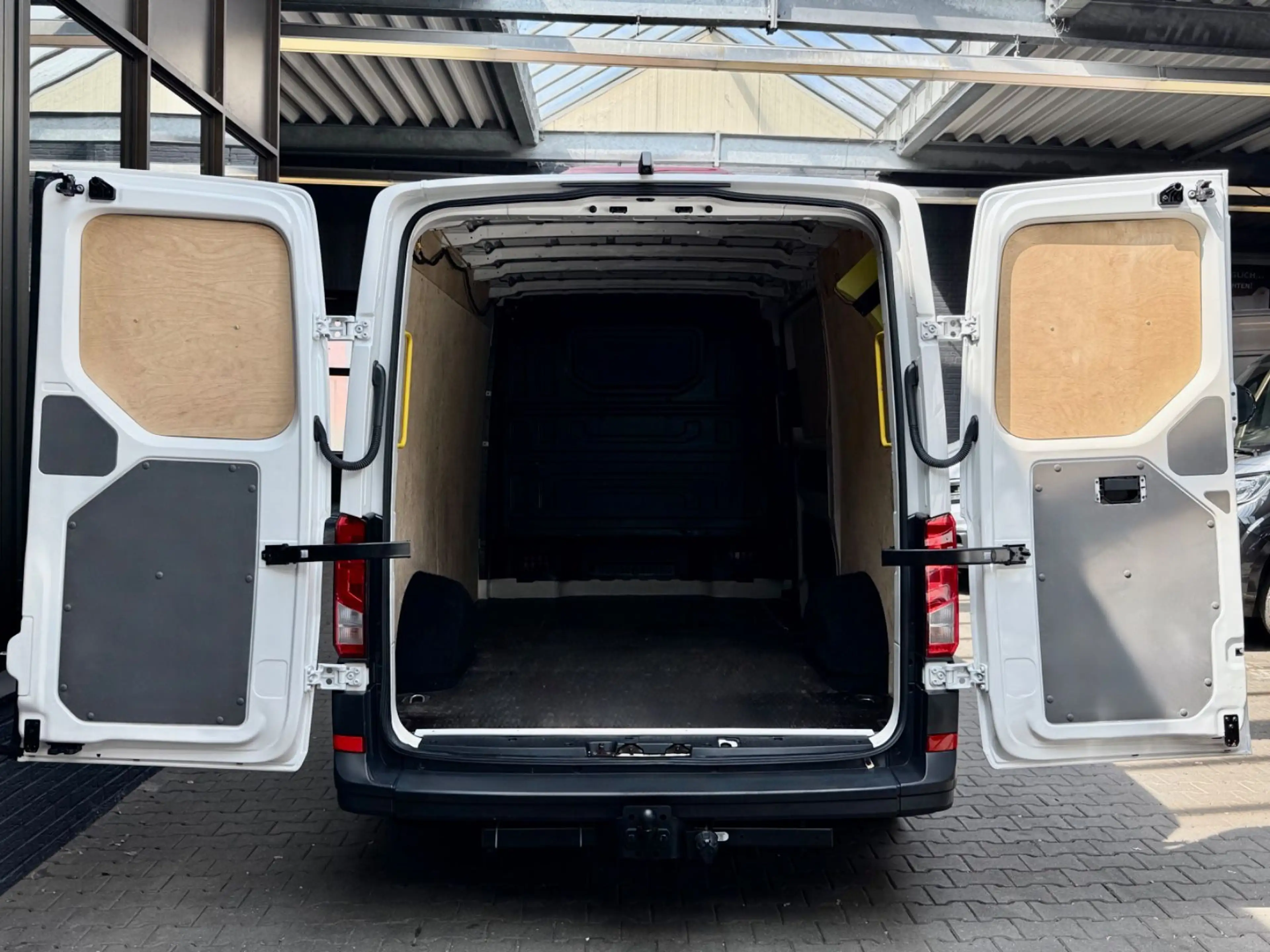 Volkswagen Crafter 2.0 TDI L3H2 3,5t AHK KLIMA NAVI CAM LED — photo 12