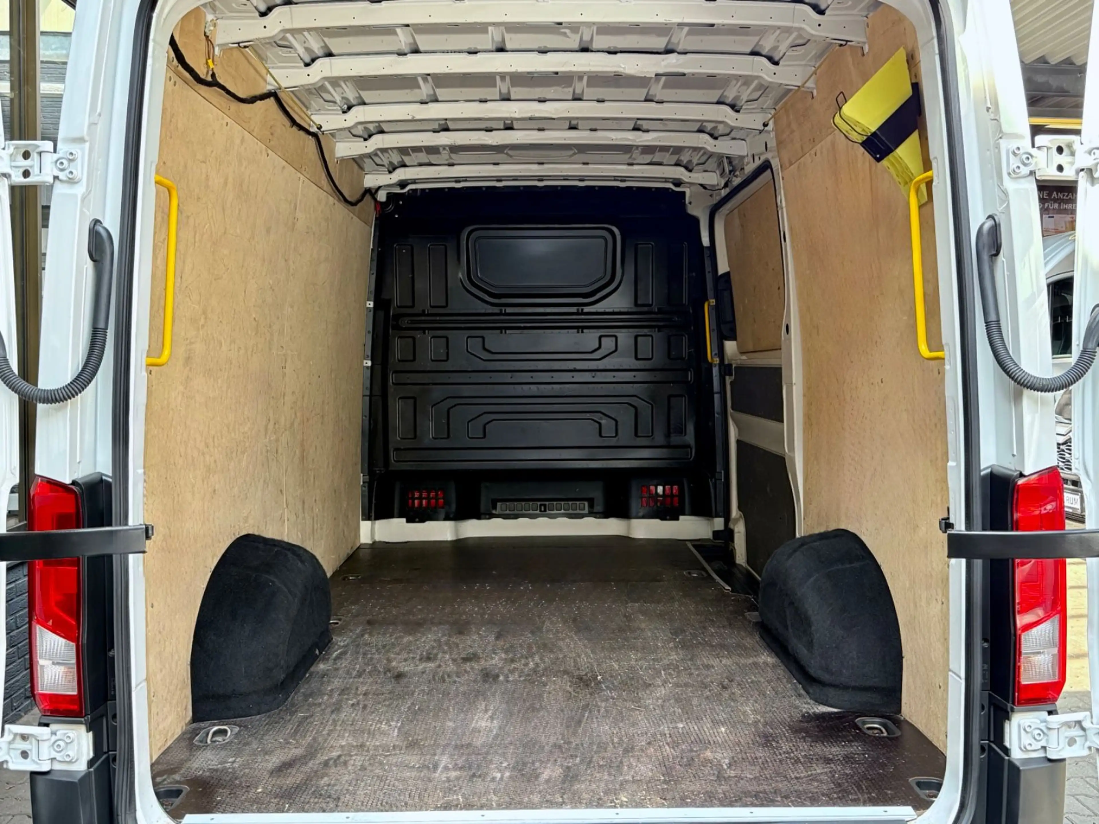 Volkswagen Crafter 2.0 TDI L3H2 3,5t AHK KLIMA NAVI CAM LED — photo 13