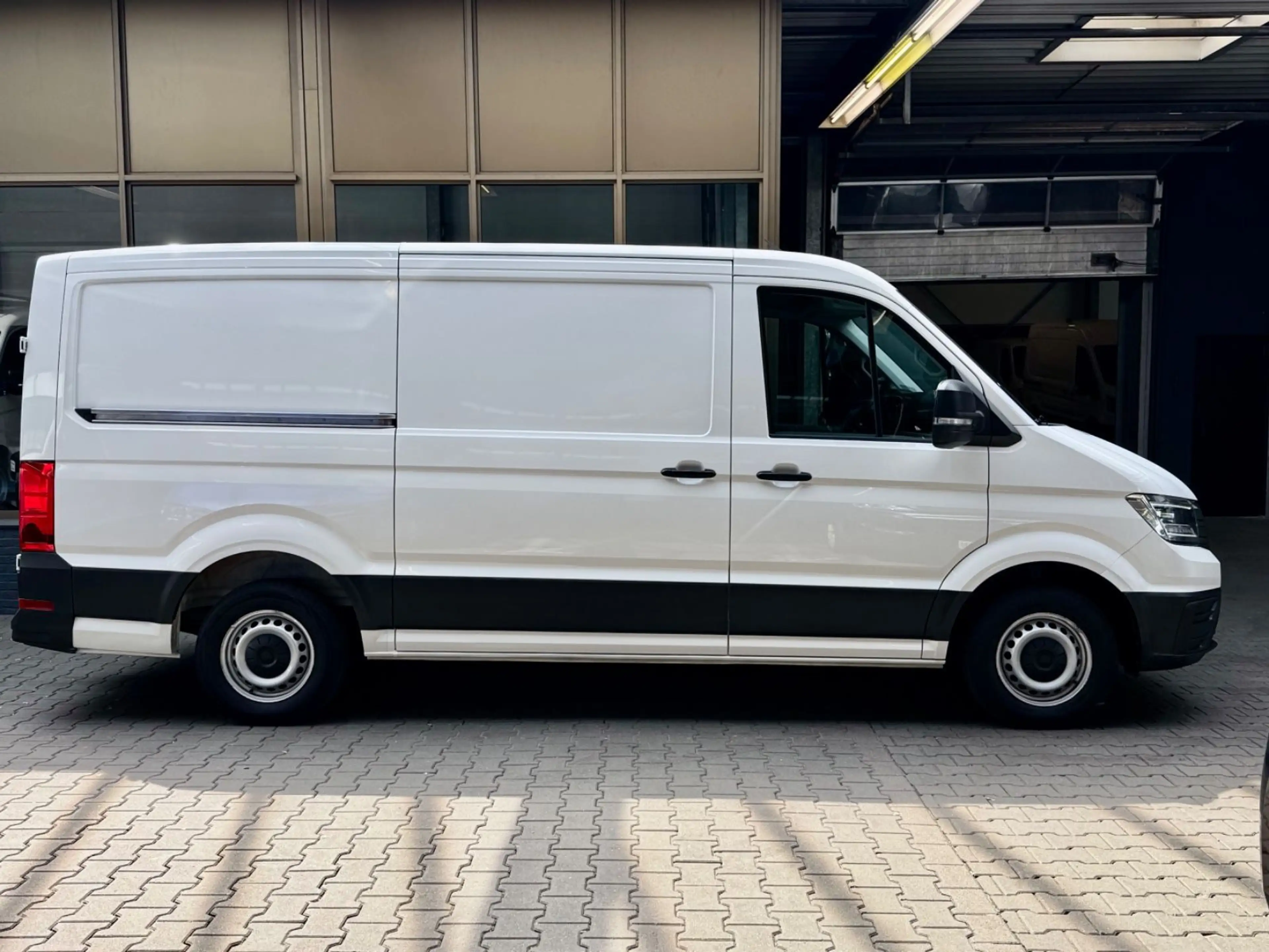 Volkswagen Crafter 2.0 TDI L3H2 3,5t AHK KLIMA NAVI CAM LED — photo 15