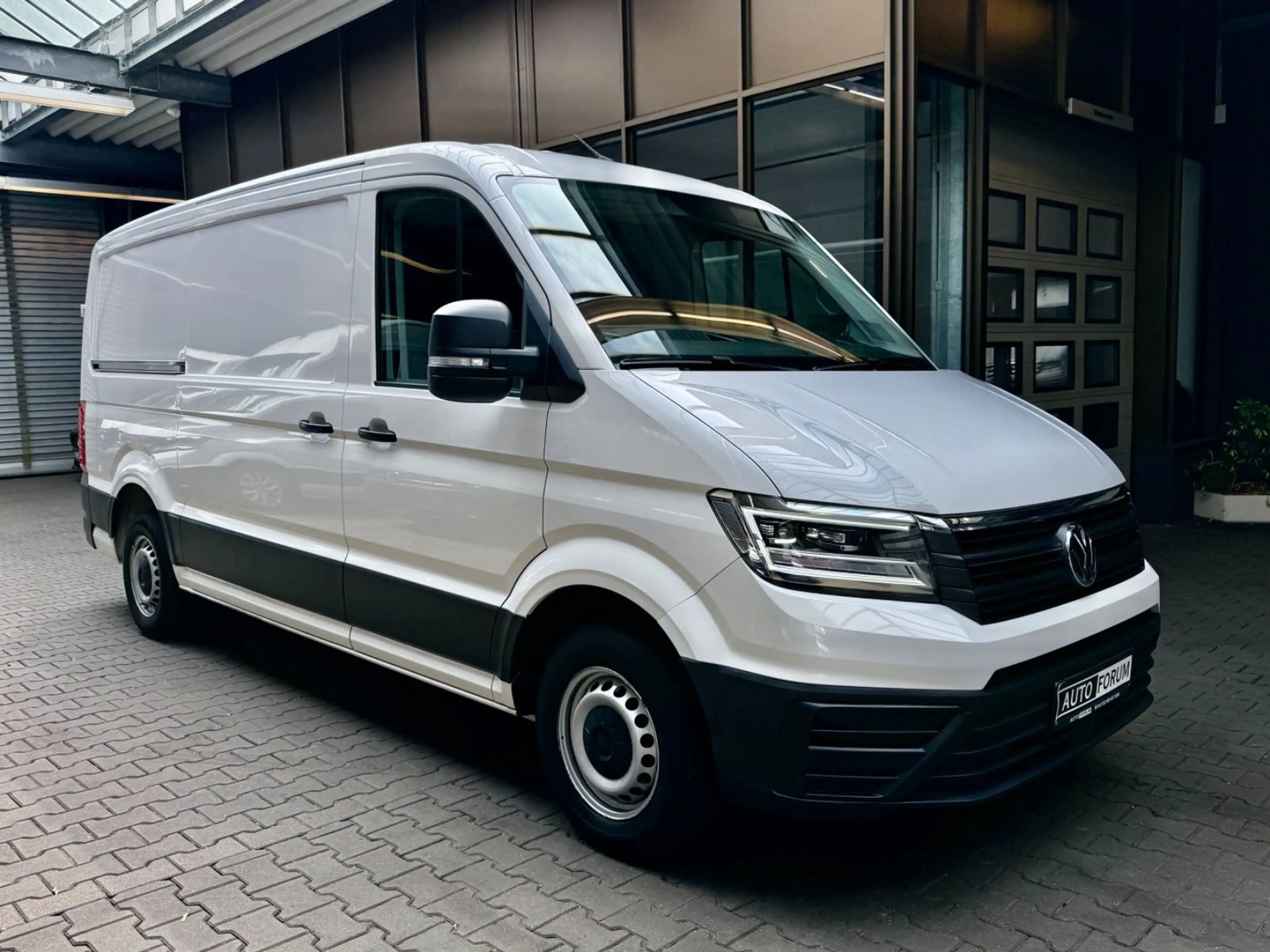Volkswagen Crafter 2.0 TDI L3H2 3,5t AHK KLIMA NAVI CAM LED — photo 2