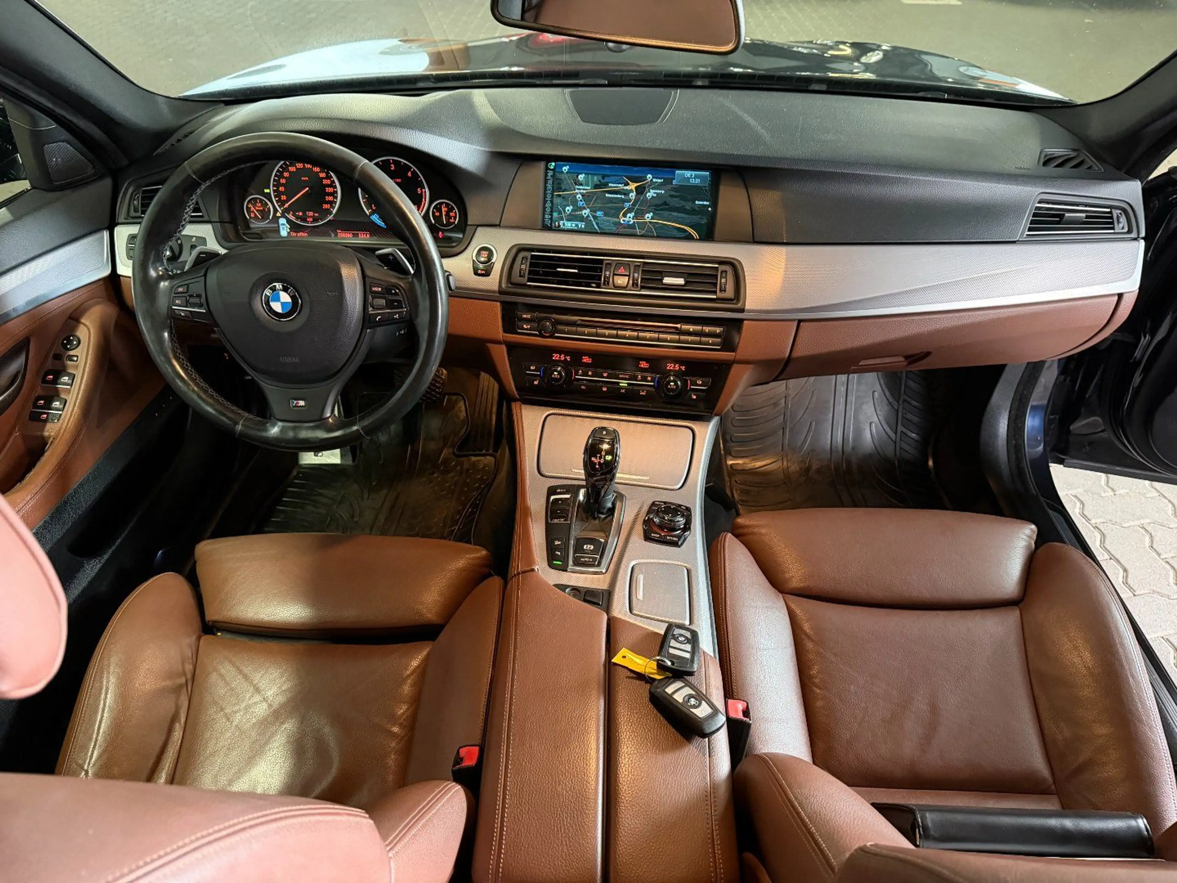 BMW 530 d Touring X Drive — photo 5