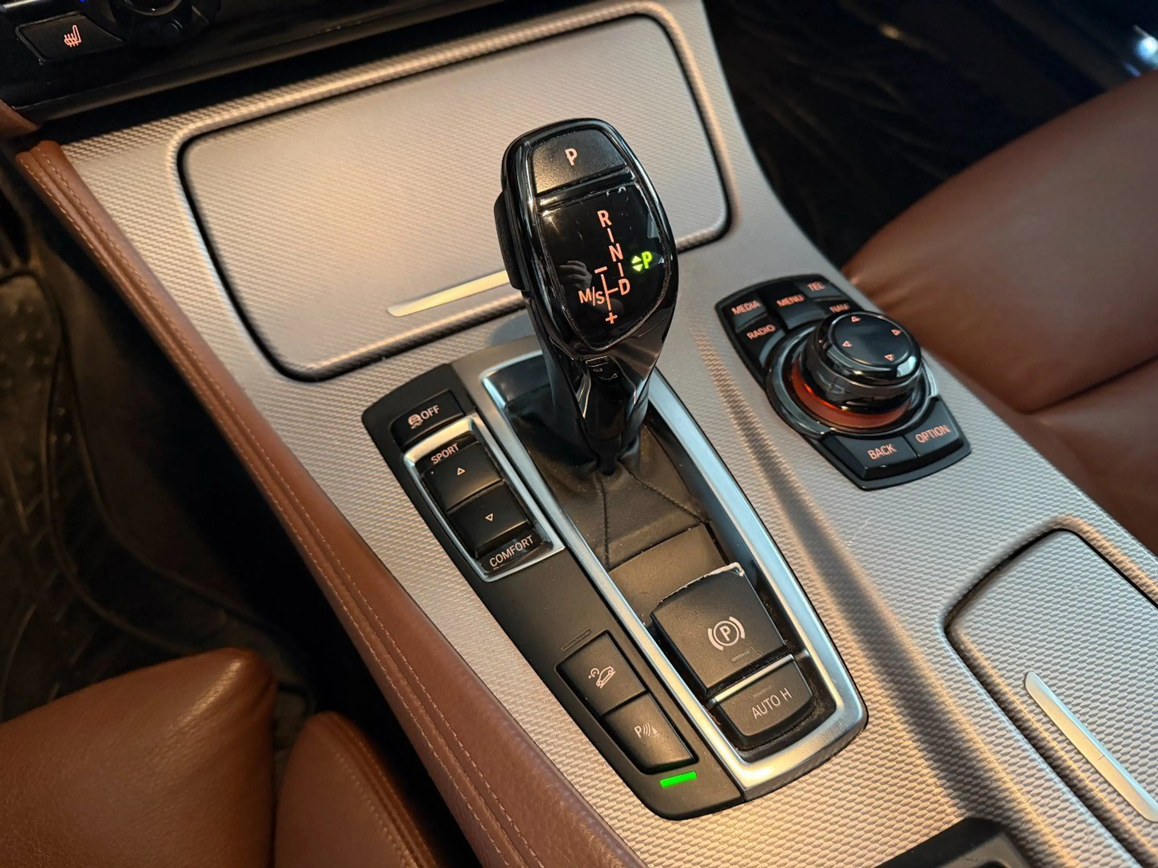 BMW 530 d Touring X Drive — photo 12