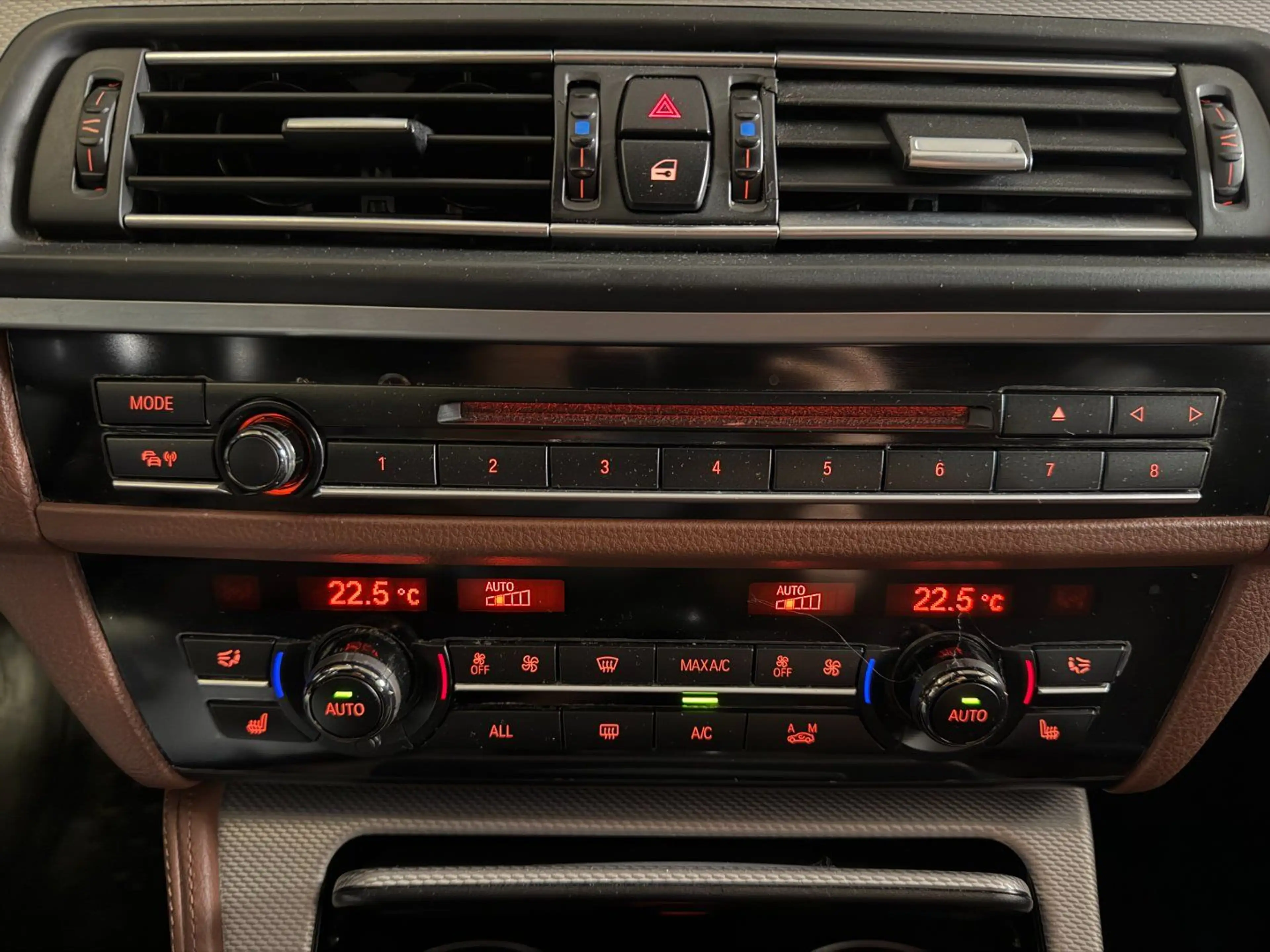 BMW 530 d Touring X Drive — photo 14