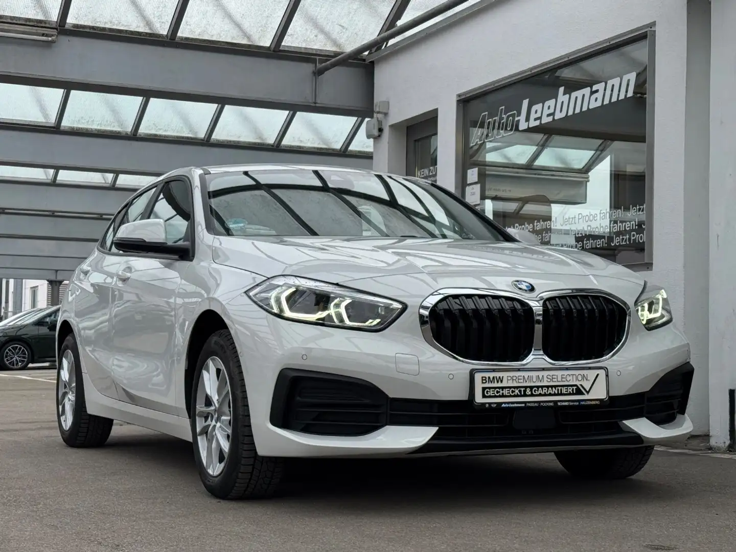 BMW 118 i Advantage DKG Erster Service Inclusive! Weiß - 2