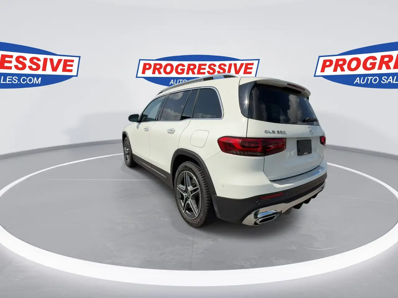 Mercedes-Benz GLB снимка Mercedes-Benz GLB