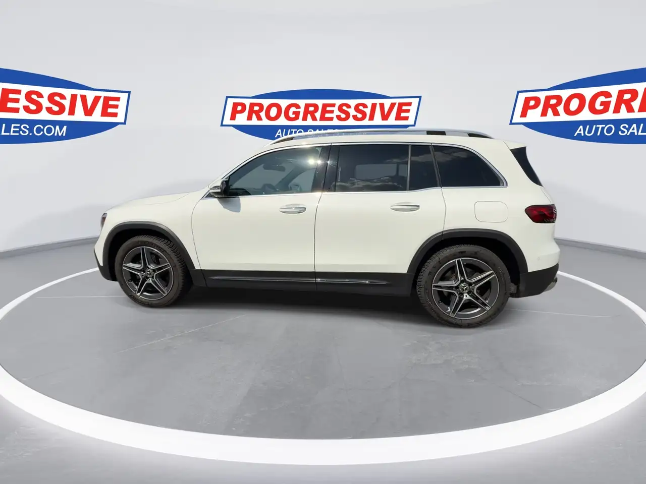Mercedes-Benz GLB снимка Mercedes-Benz GLB