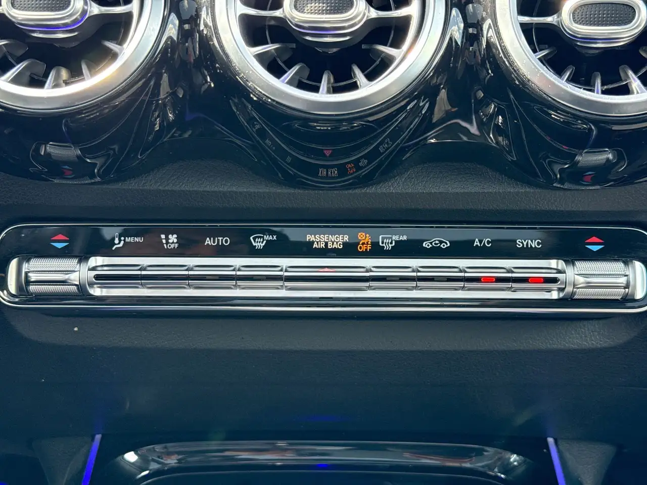 Mercedes-Benz GLB снимка Mercedes-Benz GLB