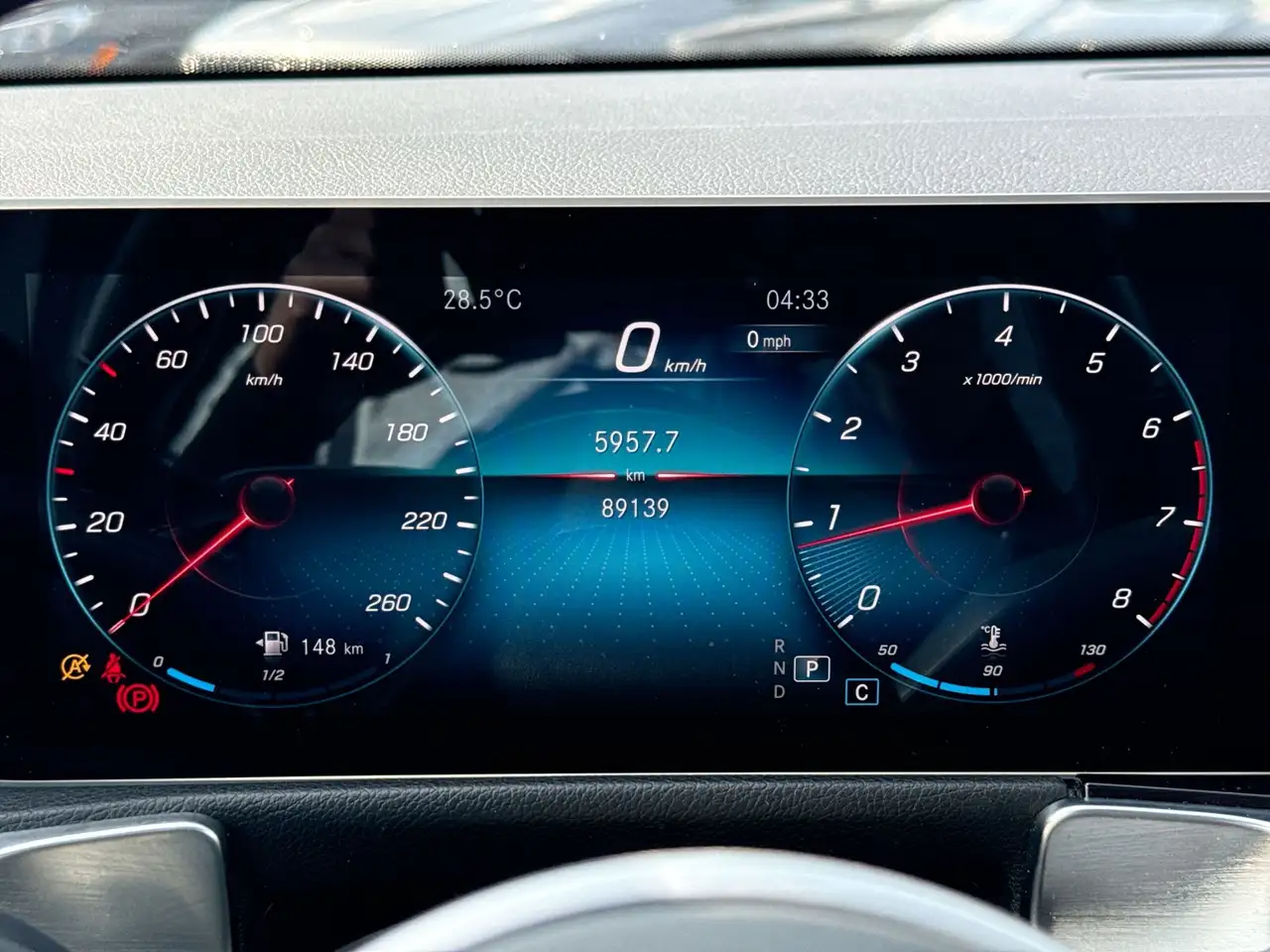 Mercedes-Benz GLB снимка Mercedes-Benz GLB