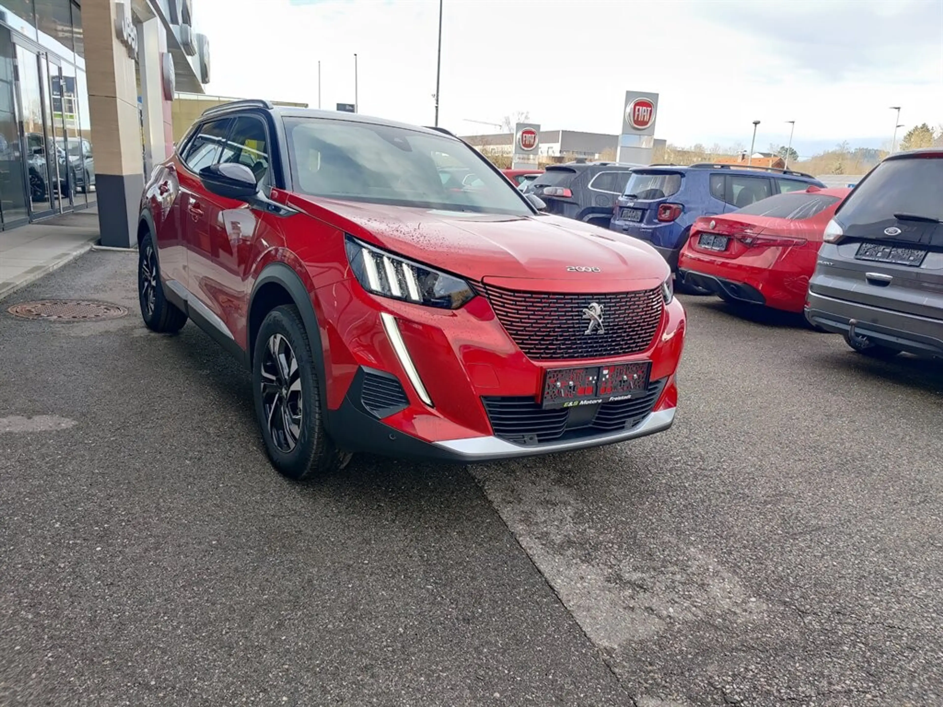 Peugeot e-2008 50kWh GT — photo 4
