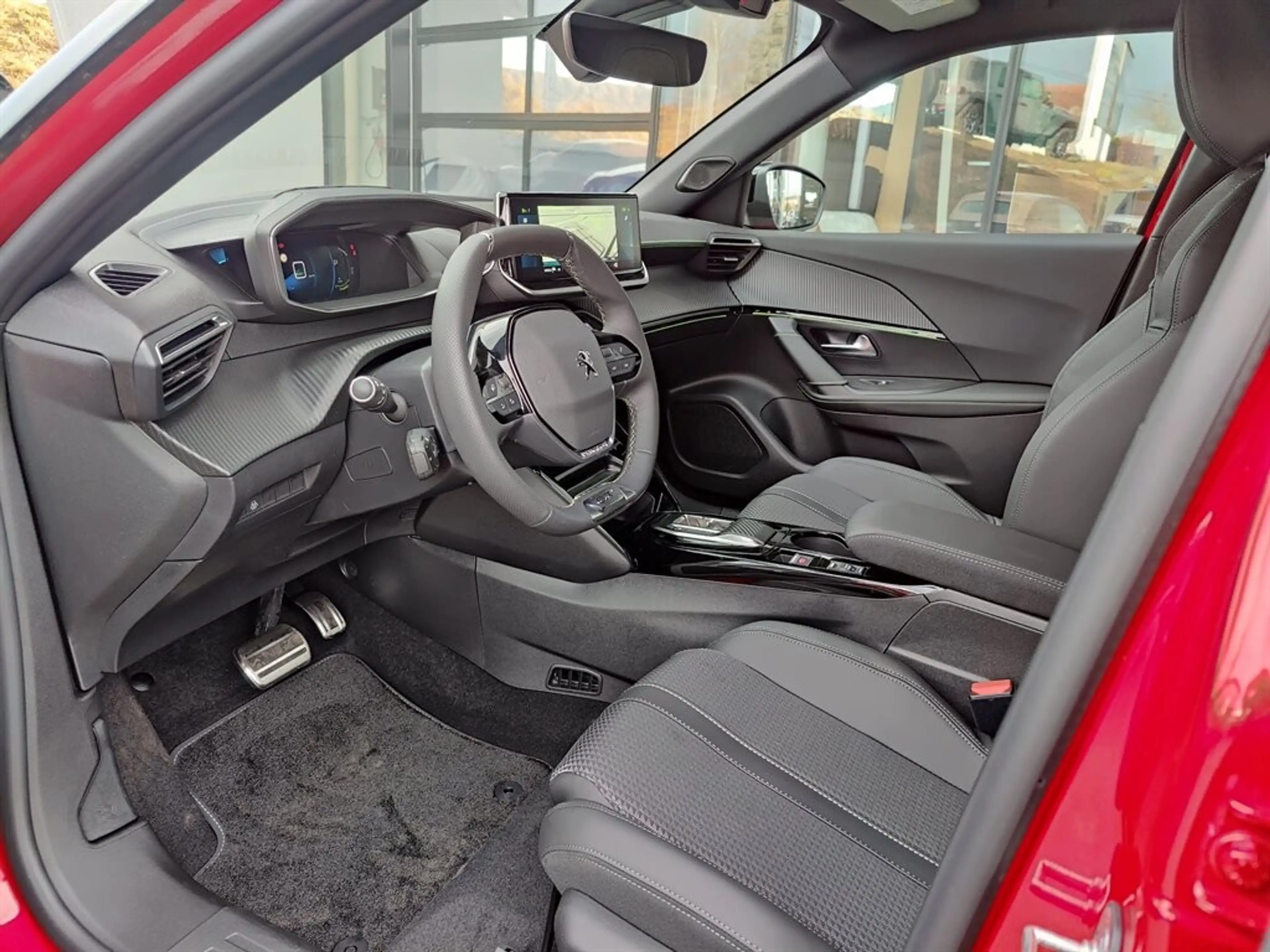 Peugeot e-2008 50kWh GT — photo 6