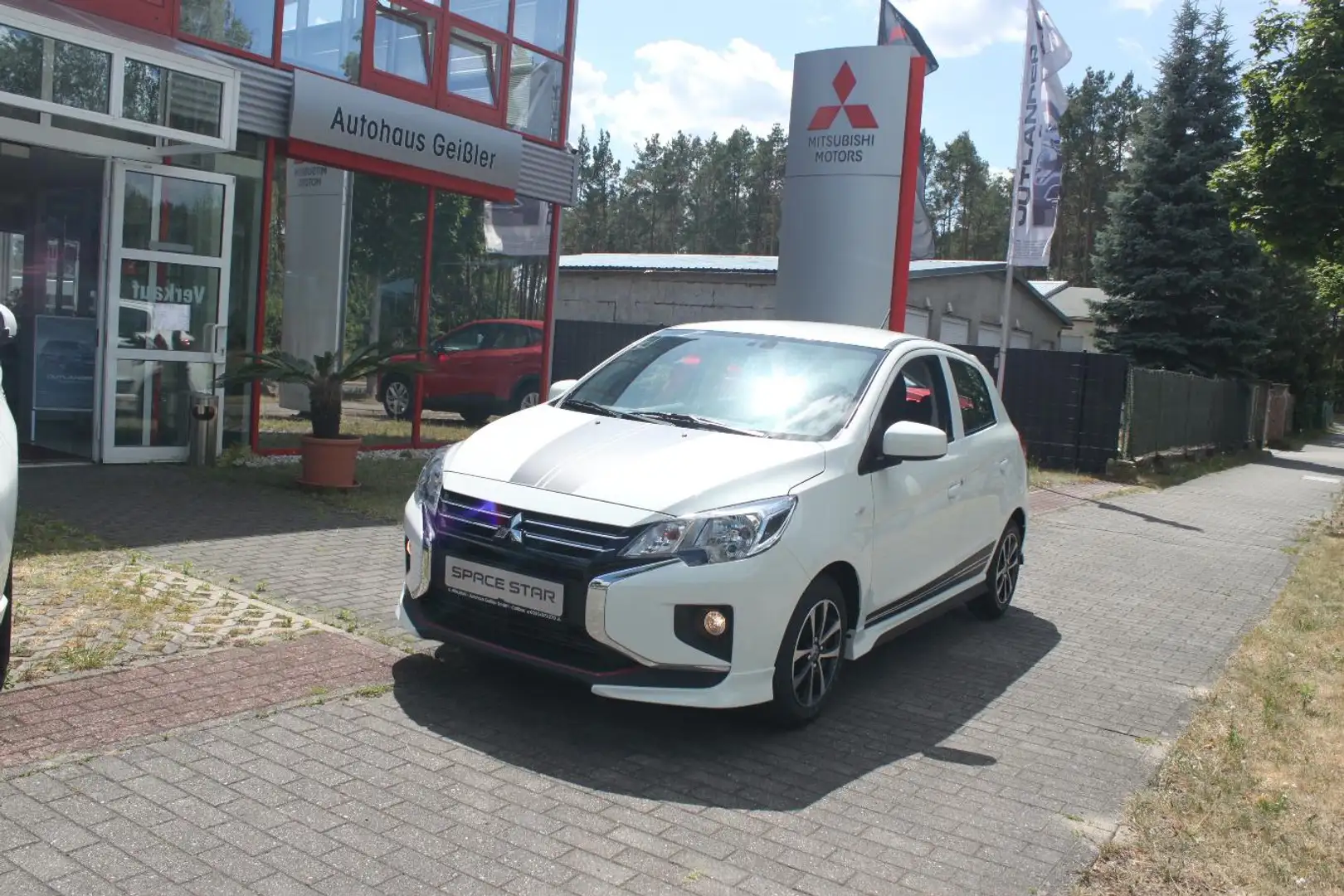 Mitsubishi Space Star Select Sport 1.2 5-Gang Weiß - 1