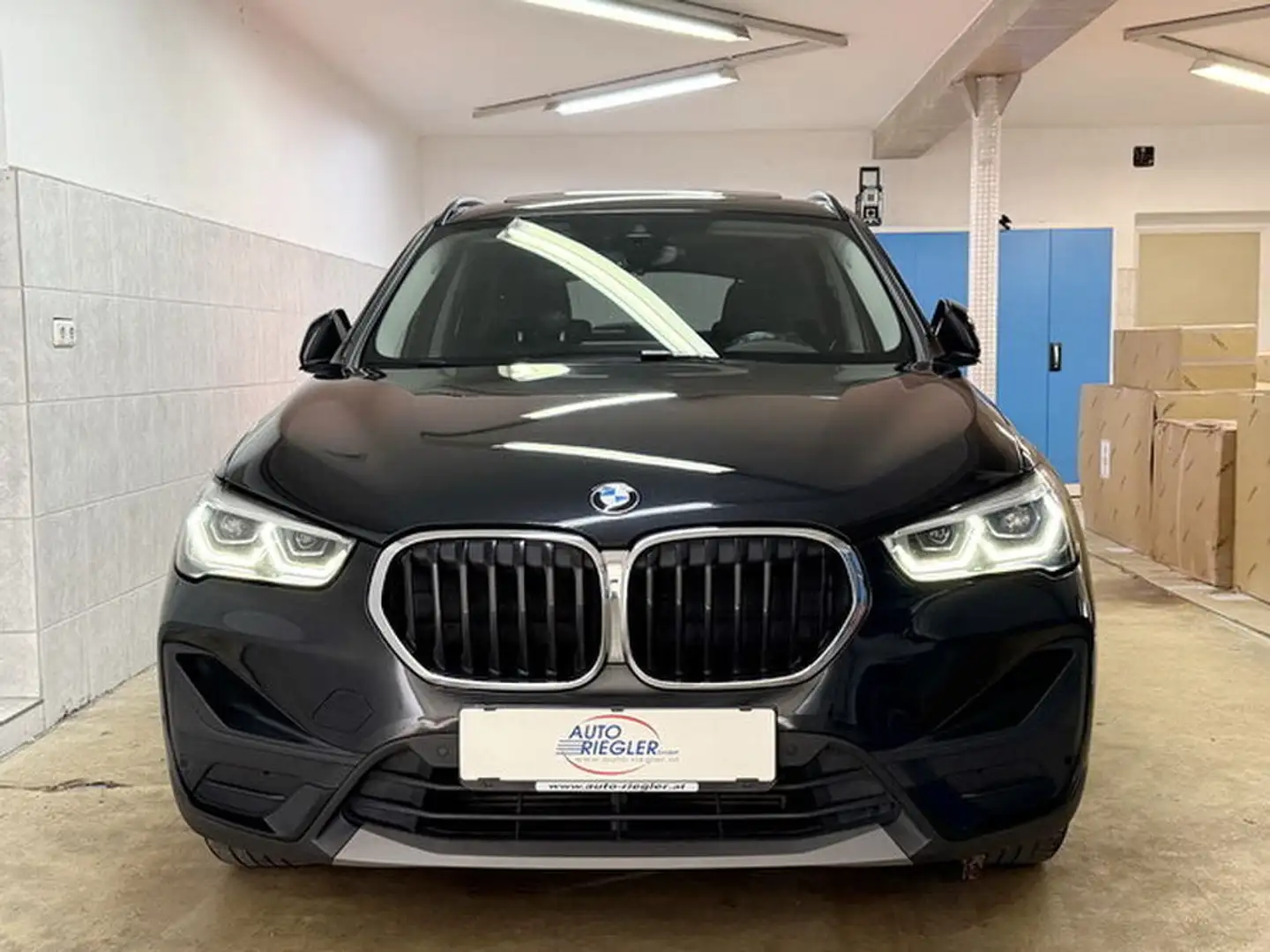 BMW X1 sDrive18d *LED/HSW-PANO-Sitzh.-Rückfahrk.*uvm.. Schwarz - 2