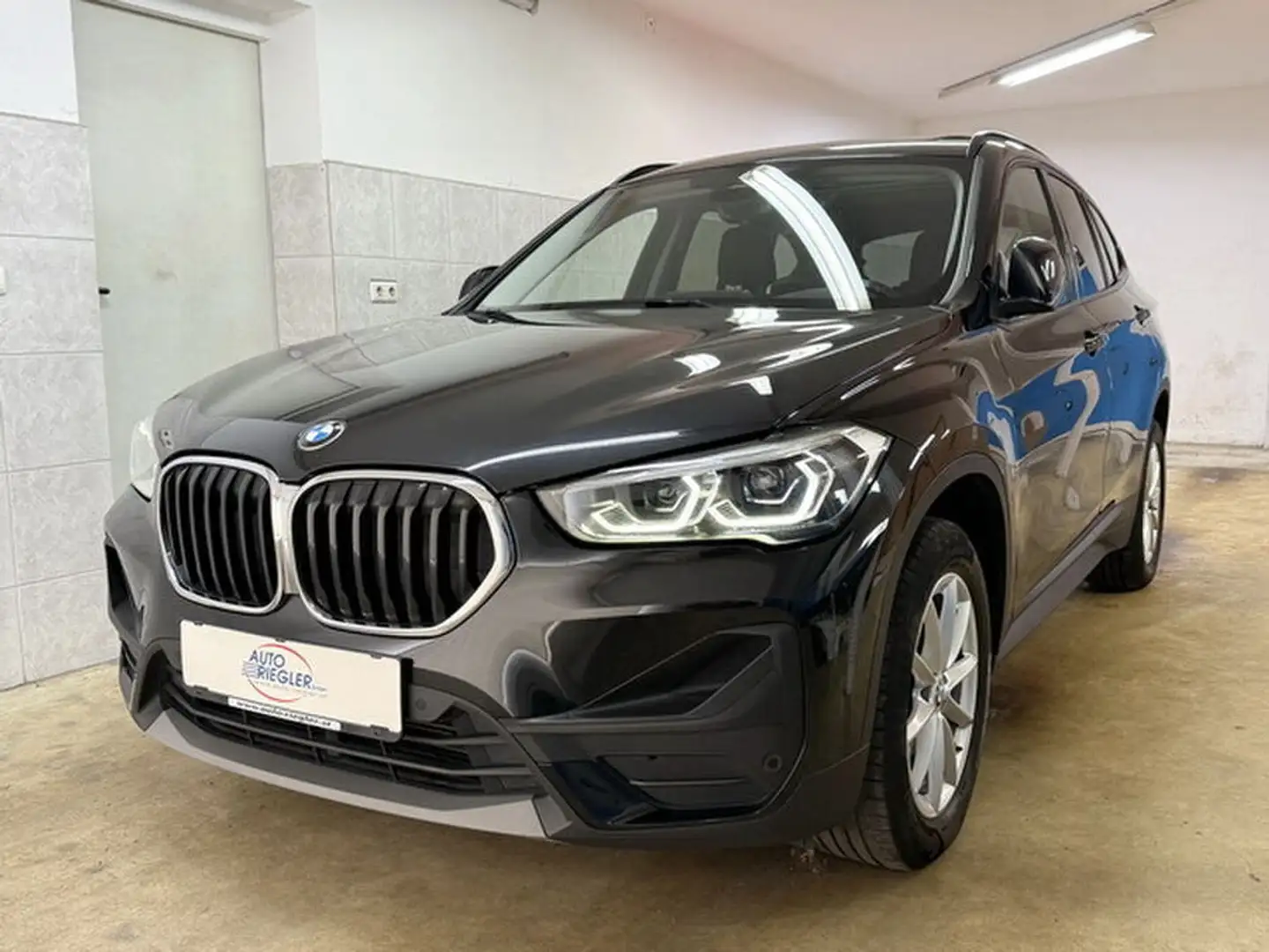 BMW X1 sDrive18d *LED/HSW-PANO-Sitzh.-Rückfahrk.*uvm.. Schwarz - 1