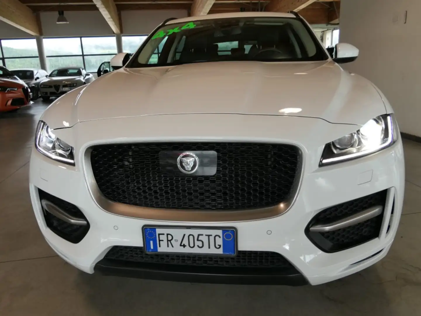 Jaguar F-Pace 3.0 D V6 300 CV AWD aut. R-Sport White - 1