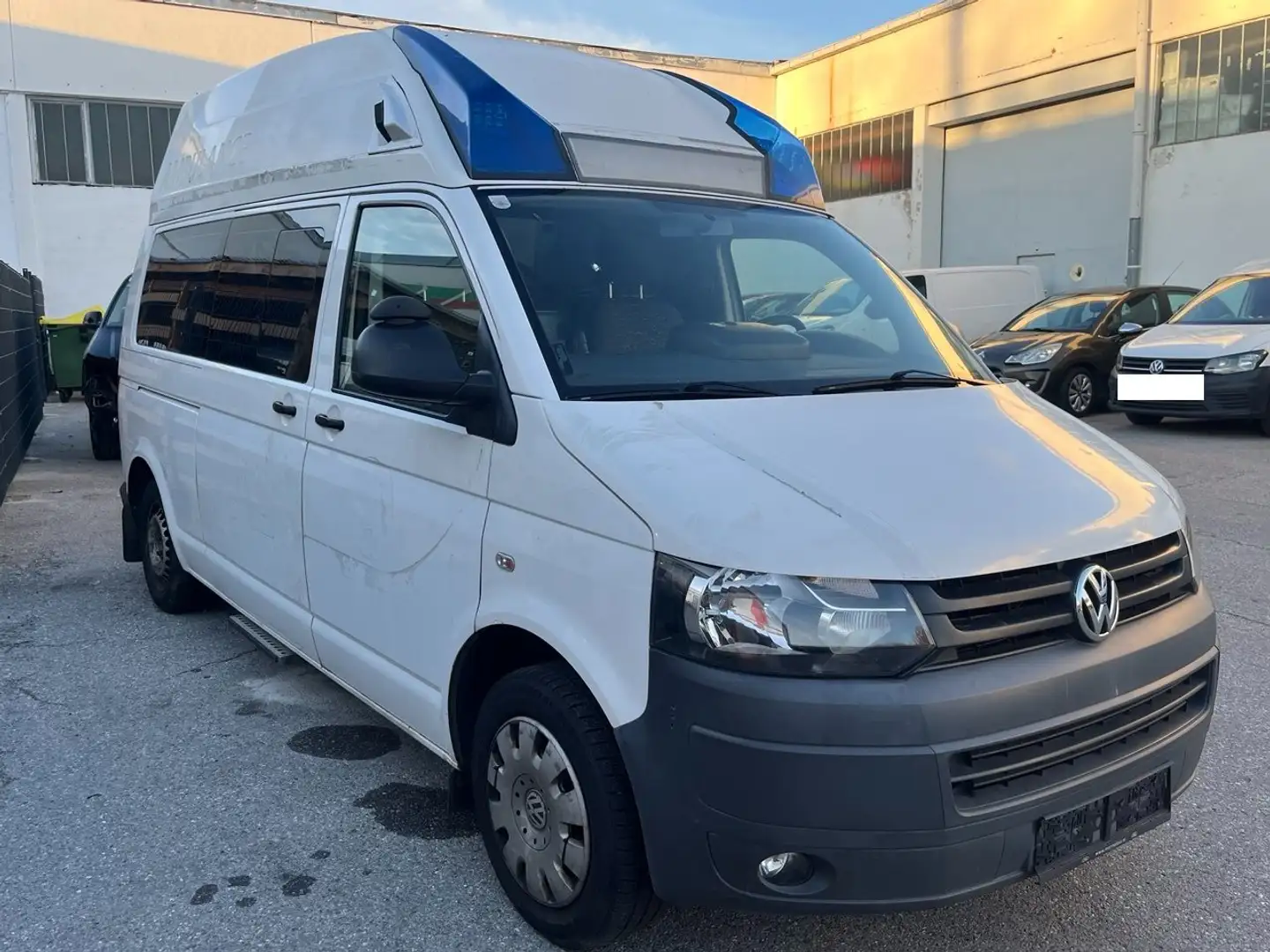Volkswagen T5 Transporter Kasten lang Hochdach /KTW/Klima/AHK/PDC Weiß - 2