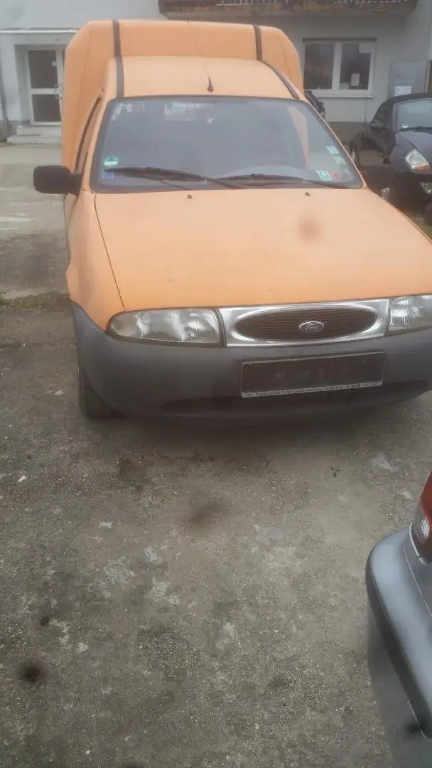 Ford Fiesta Courier Orange - 2