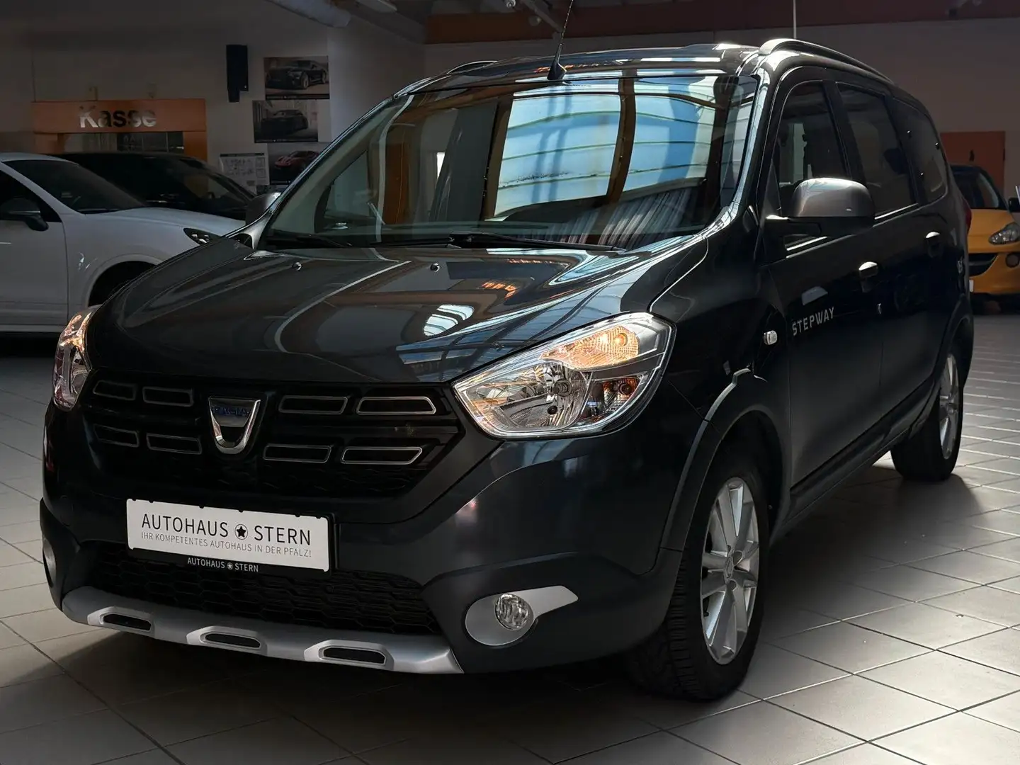 Dacia Lodgy Stepway 7-Sitzer|SHZ|PDC|Kamera|Klima|Navi Grau - 1
