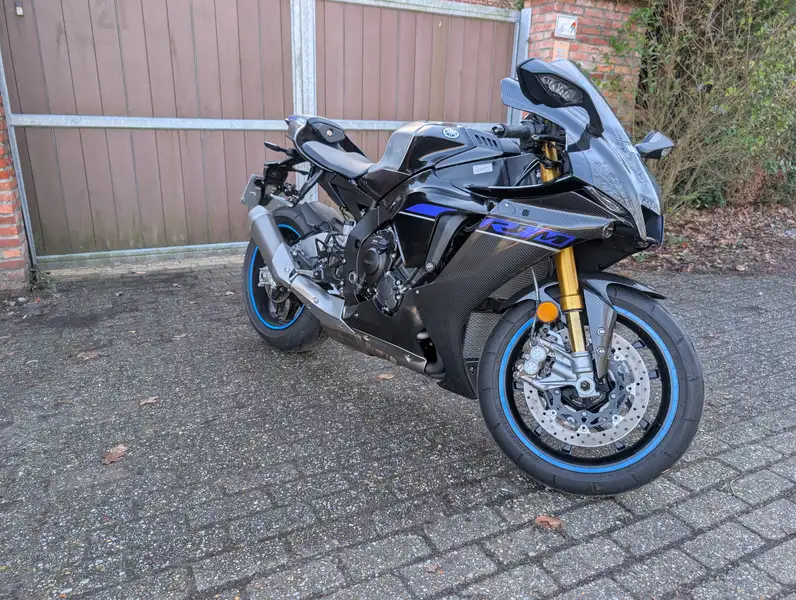 Yamaha YZF-R1 - foto 2