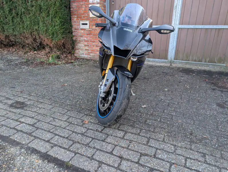 Yamaha YZF-R1 - foto 5