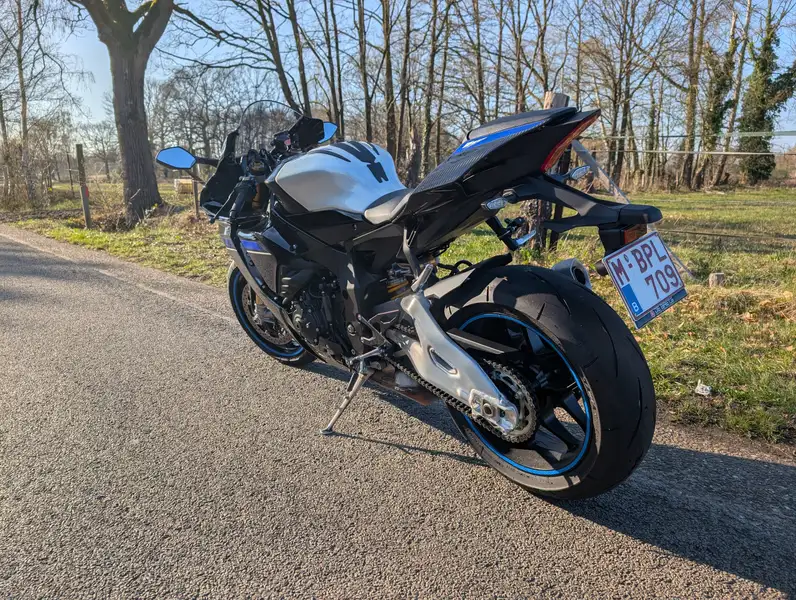 Yamaha YZF-R1 - foto 4