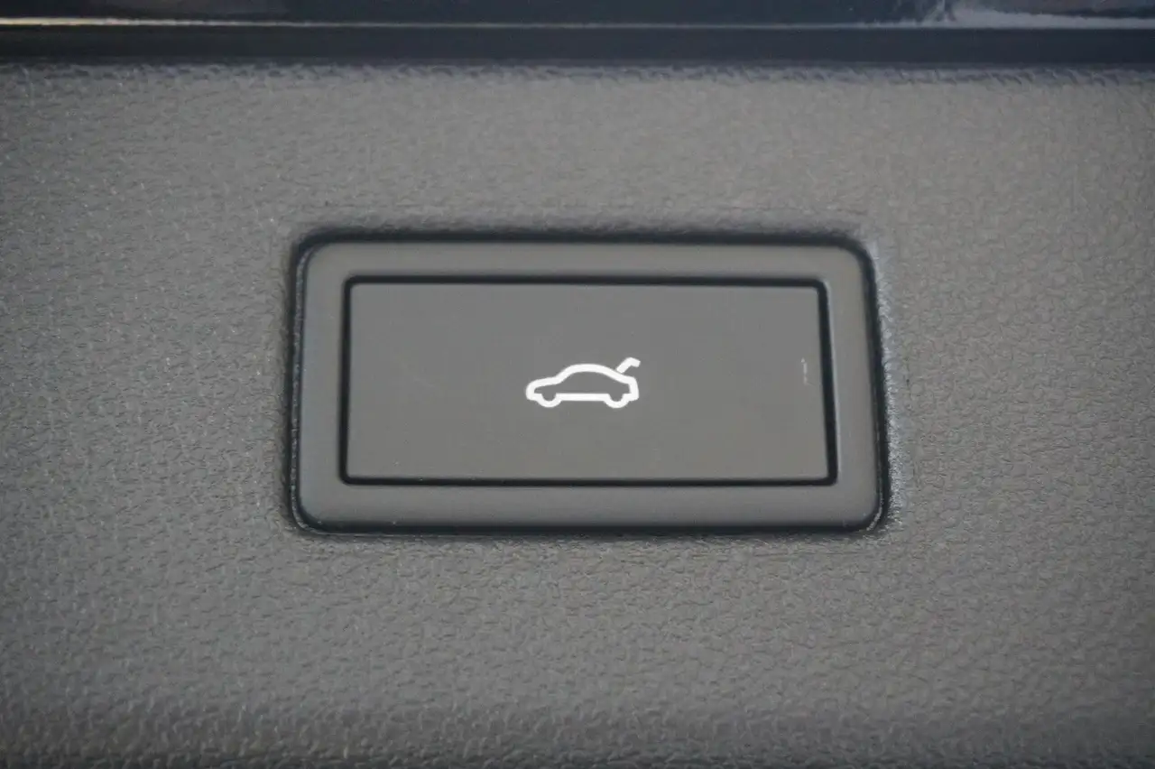 Volkswagen T-Roc R-Line 1.5 TSI DSG*NEW*HEADUP*360°MATRIX* 19