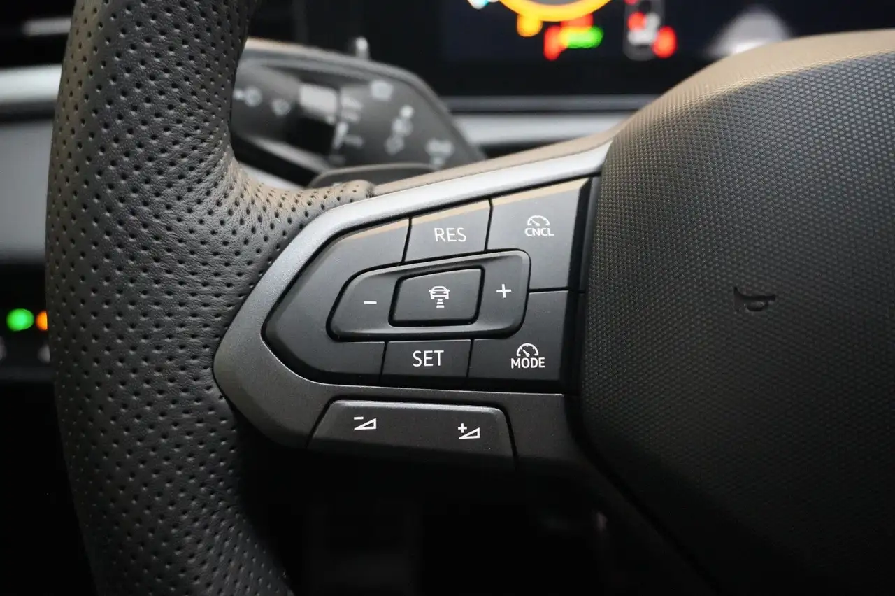 Volkswagen T-Roc R-Line 1.5 TSI DSG*NEW*HEADUP*360°MATRIX* 16