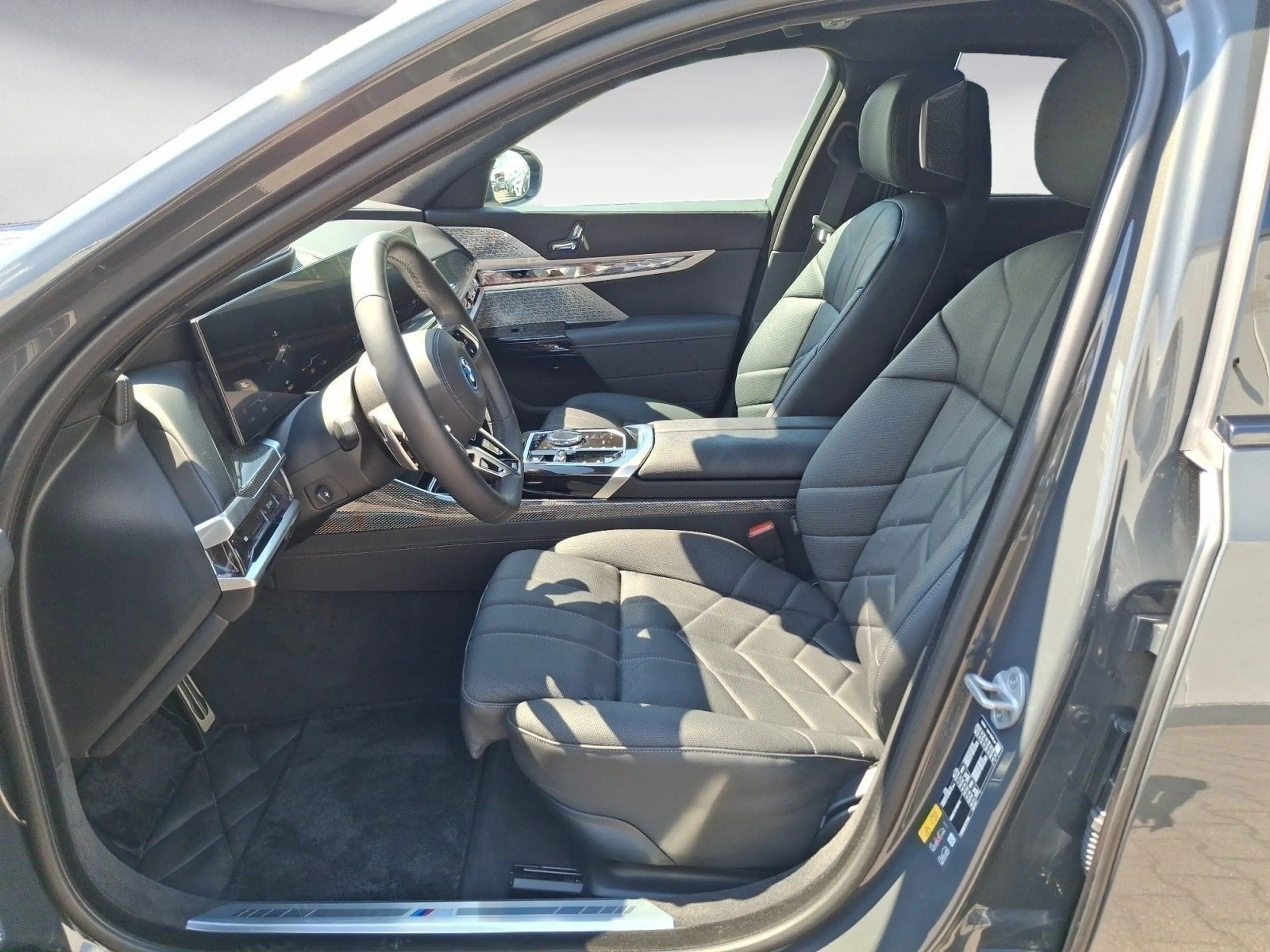 BMW i7 xDrive60 Navi Leder Tempom.aktiv Panoramadach — photo 5