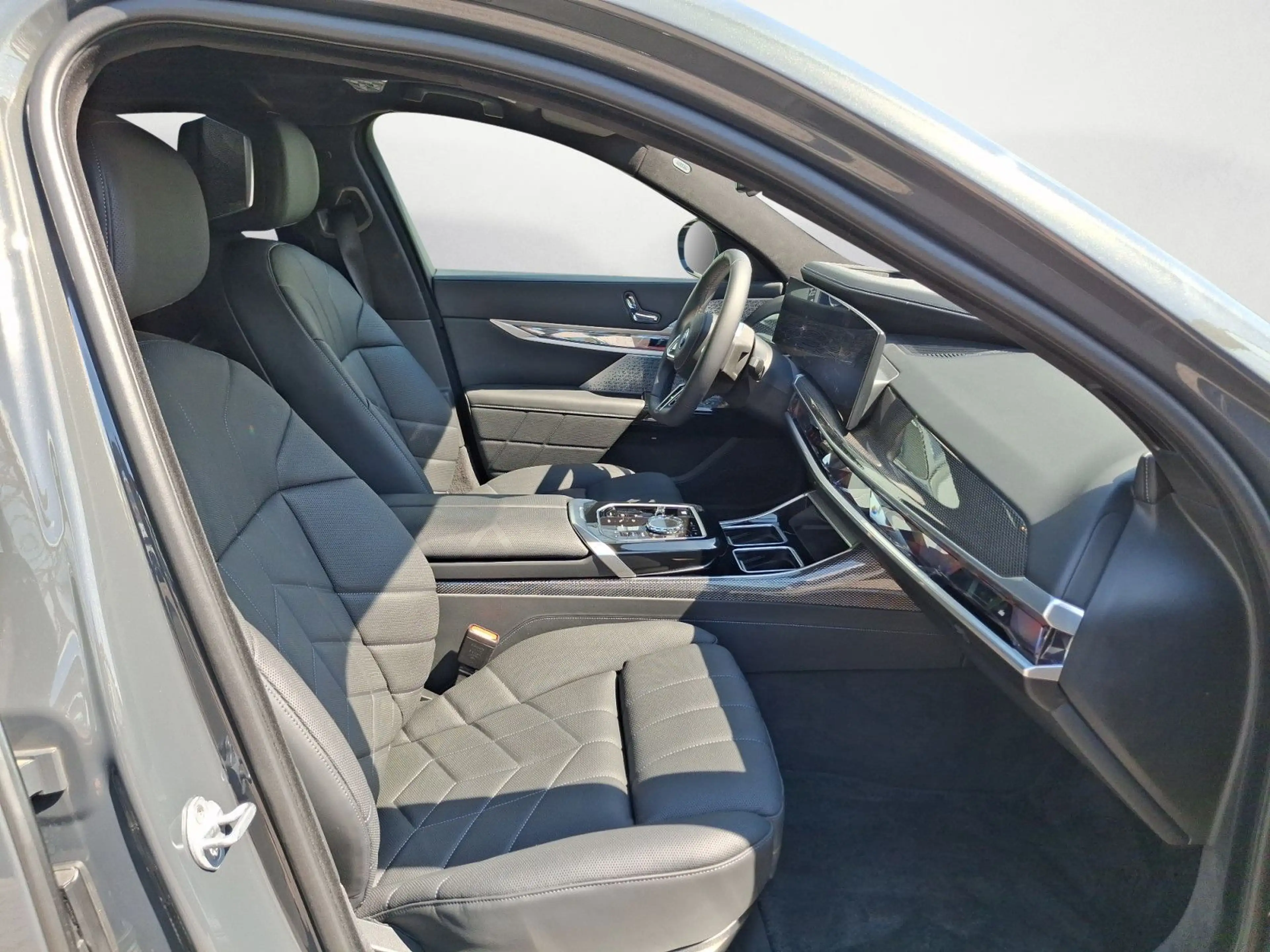 BMW i7 xDrive60 Navi Leder Tempom.aktiv Panoramadach — photo 6