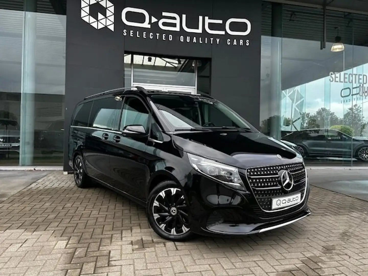 Mercedes-Benz V 300 d L2 Avantgarde / 360 Cam / Distr / Trekh / Leder Zwart - 2