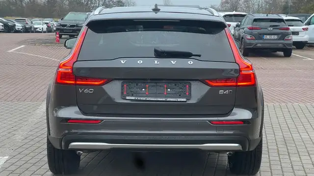Volvo V60 Cross Country view 6