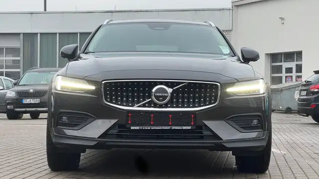 Volvo V60 Cross Country view 10