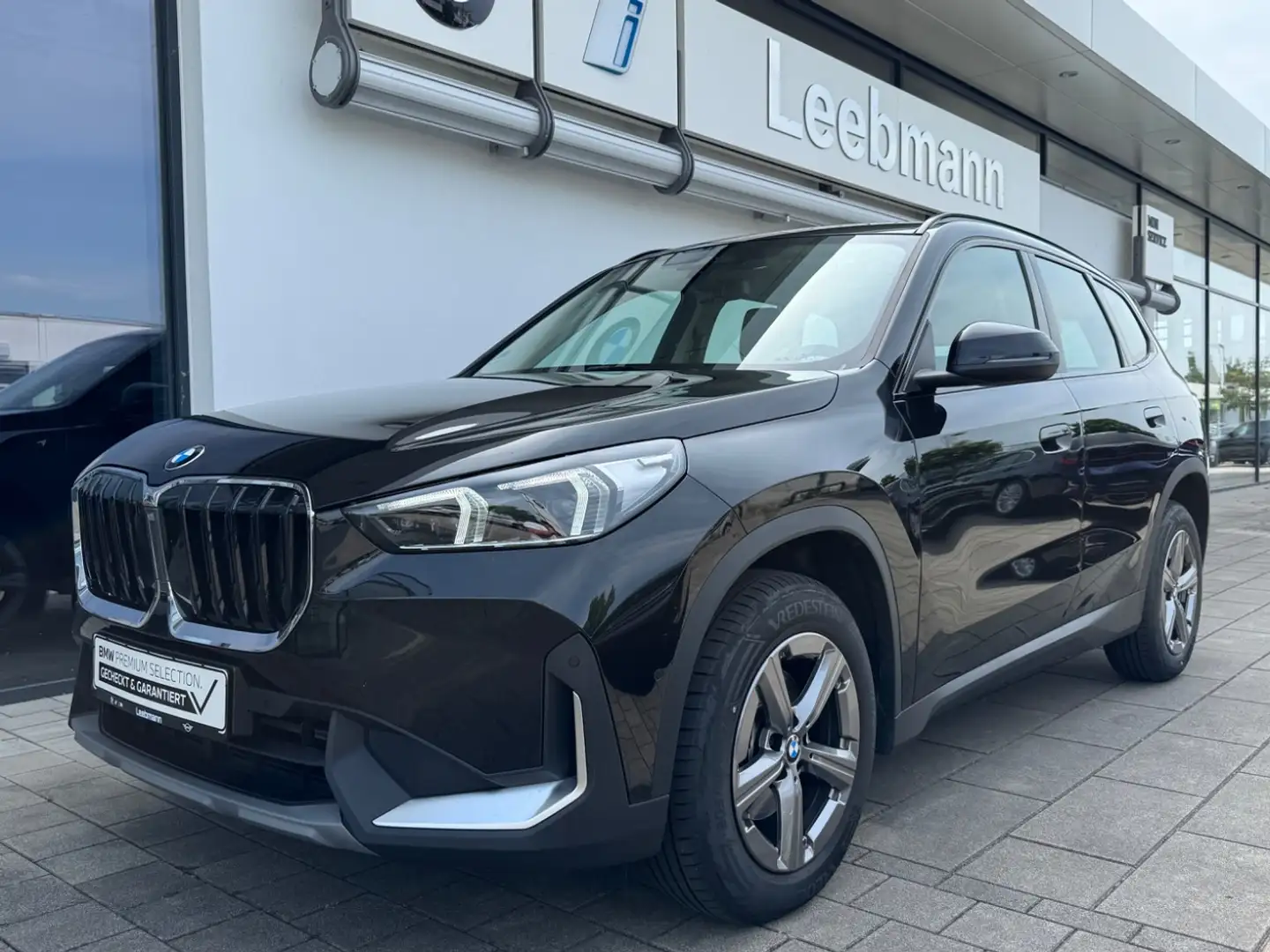 BMW X1 sDrive18i Anhängerkupplung/SportSitz/RFK Schwarz - 2