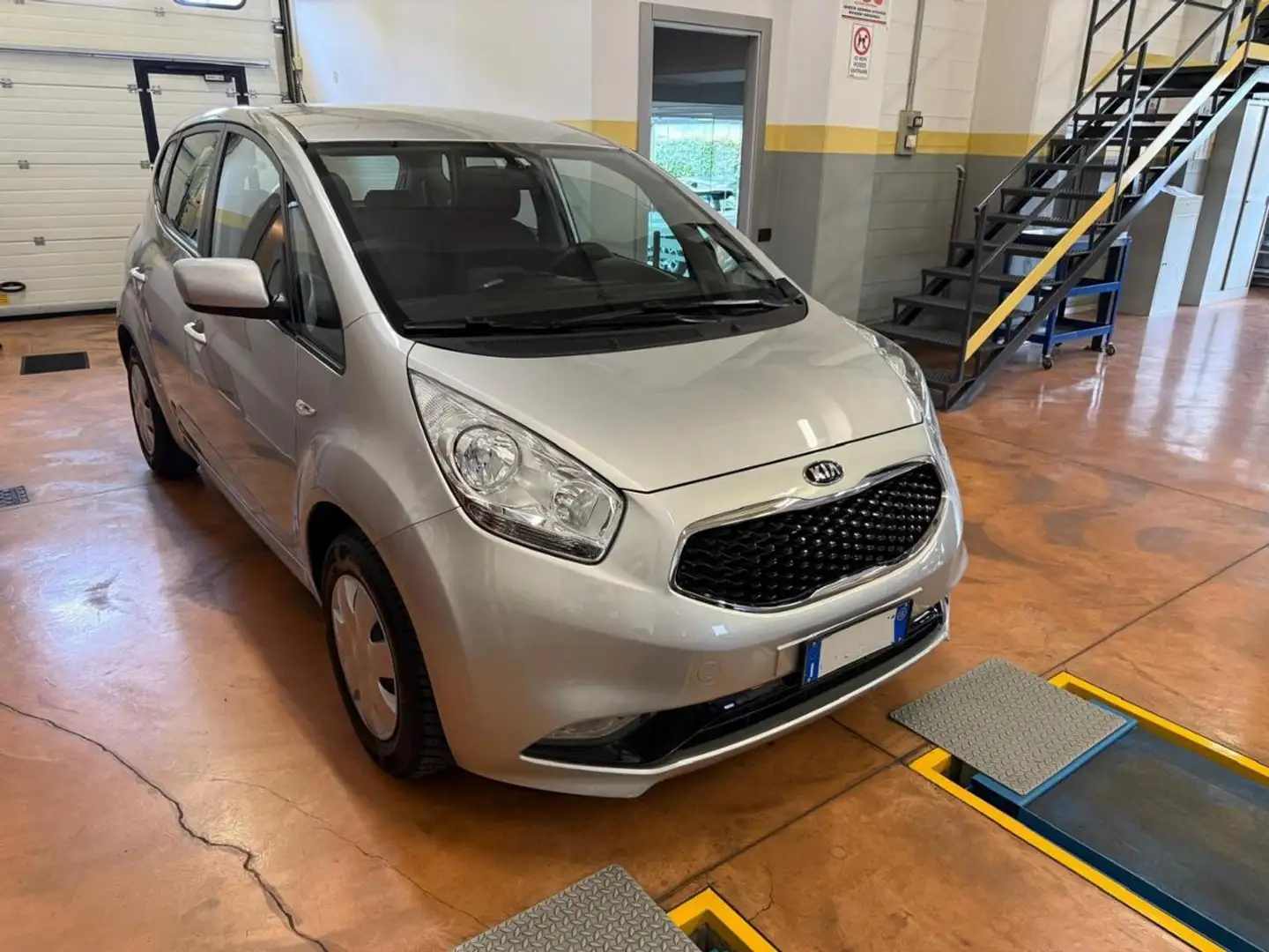 Kia Venga 1.4 CVVT Active 90CV - Unico Proprietario Zilver - 2