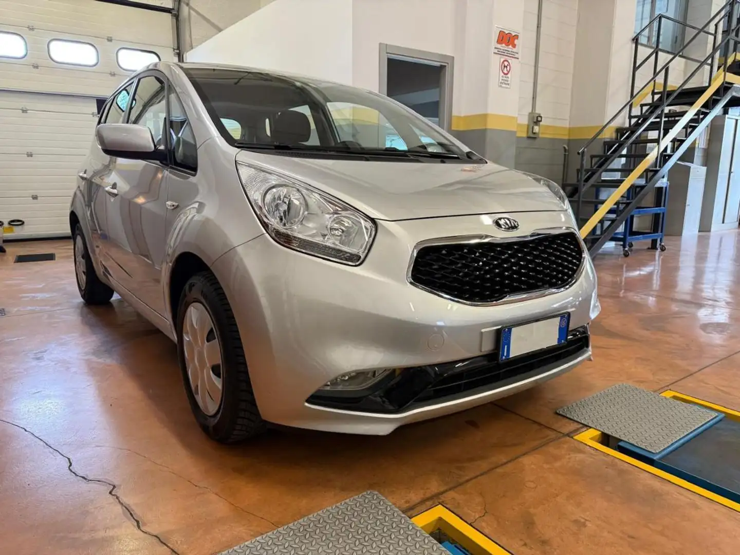 Kia Venga 1.4 CVVT Active 90CV - Unico Proprietario Zilver - 1