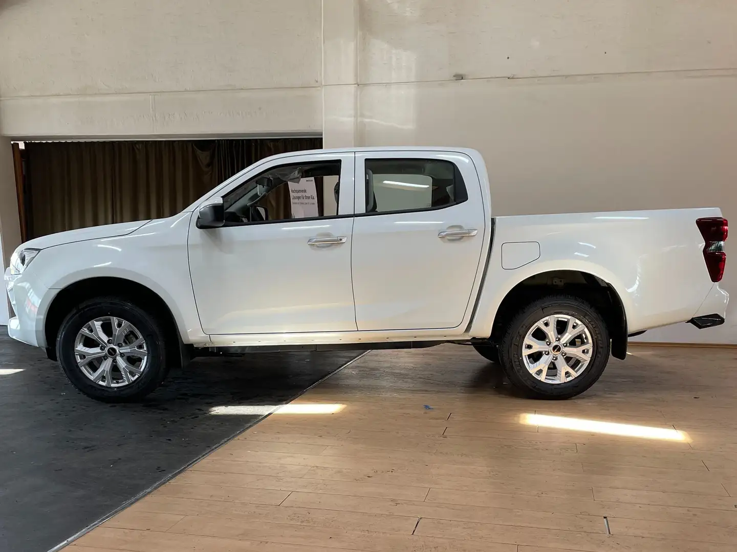 Isuzu D-Max Double Cab 4WD Autm. LS Weiß - 2