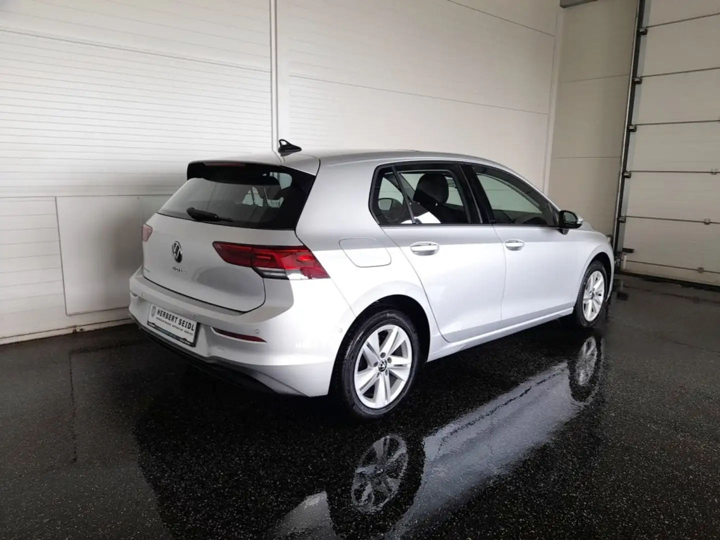 Volkswagen Golf VIII LIFE 2,0 TDI DSG *SKY / VOLL-LED / VIRTUELL PRO / NAVI / ACC / WINTERPAKET / VERKEHRSZEICHEN & SPURHALTEASSIST* Silber - 2