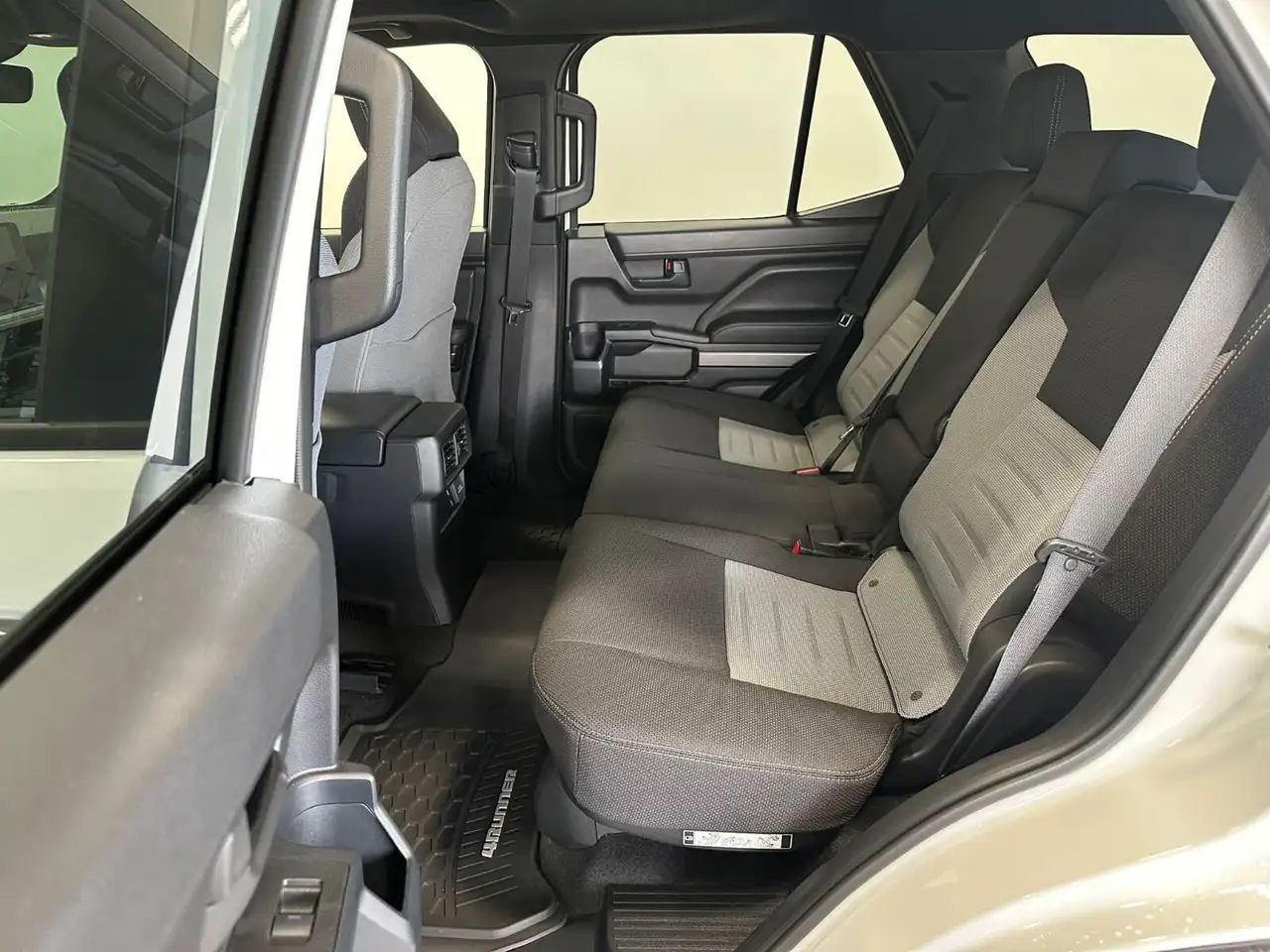 Toyota 4-Runner снимка Toyota 4-Runner