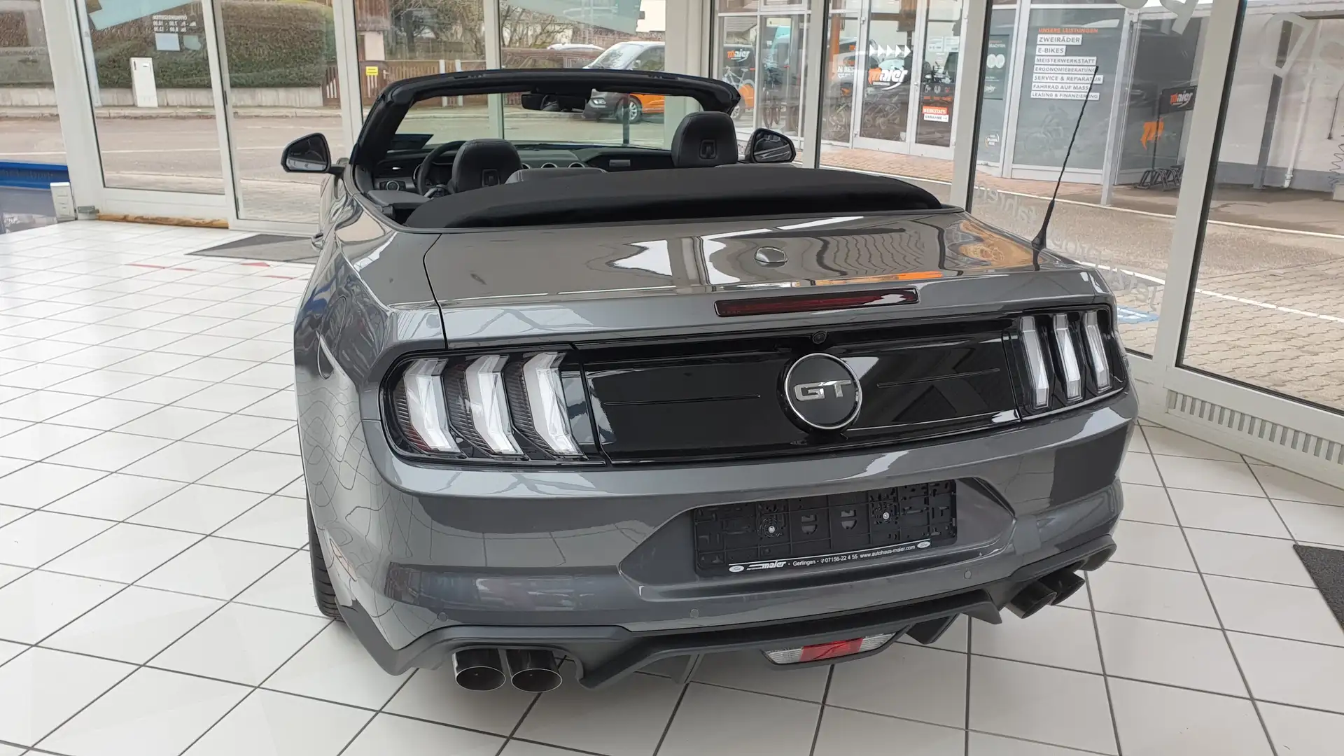 Ford Mustang GT Convertible (CZG) Gris - 2