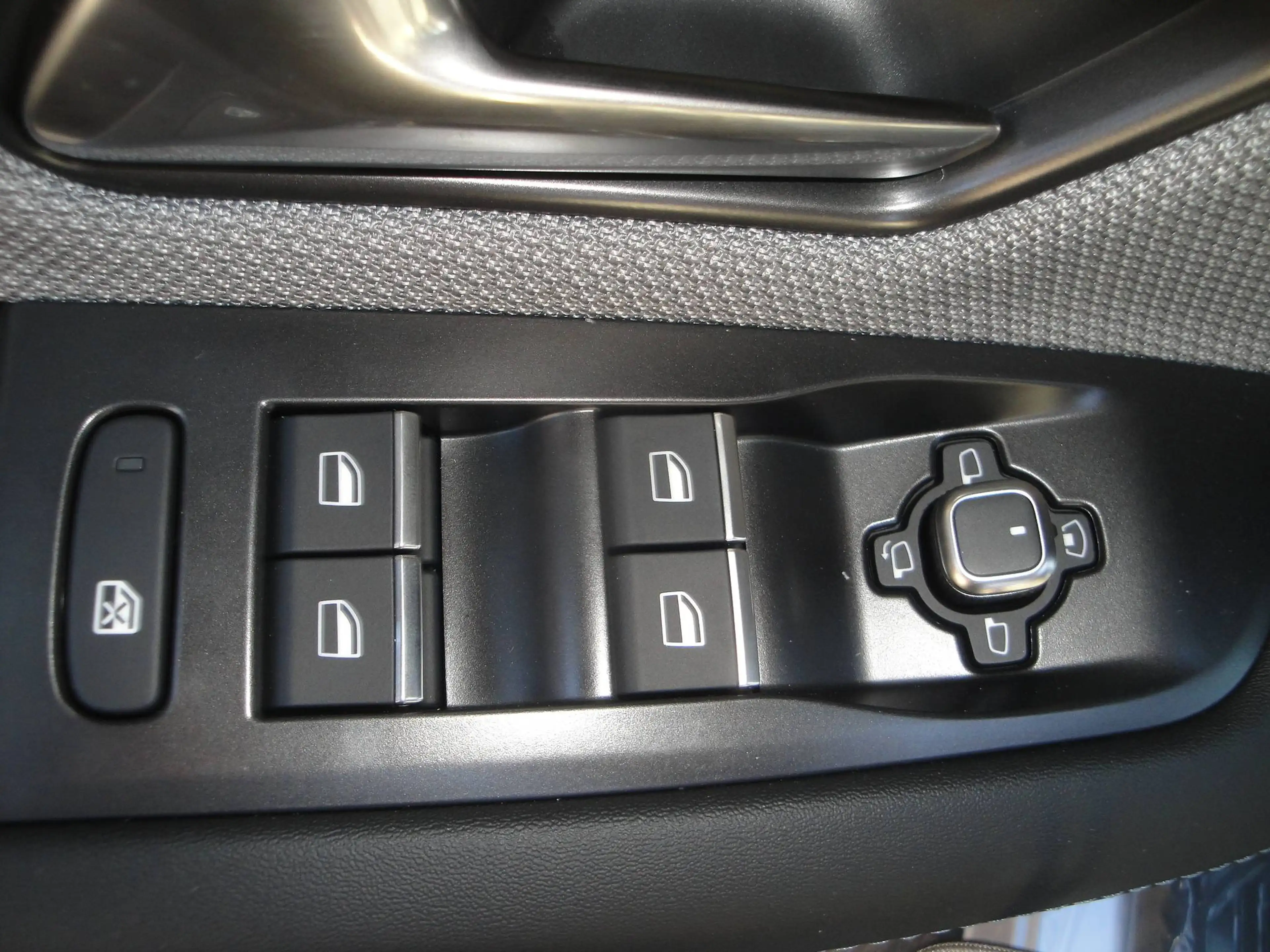 Opel Grandland ULTIMATE 1.2 MHEV 100kW — photo 9