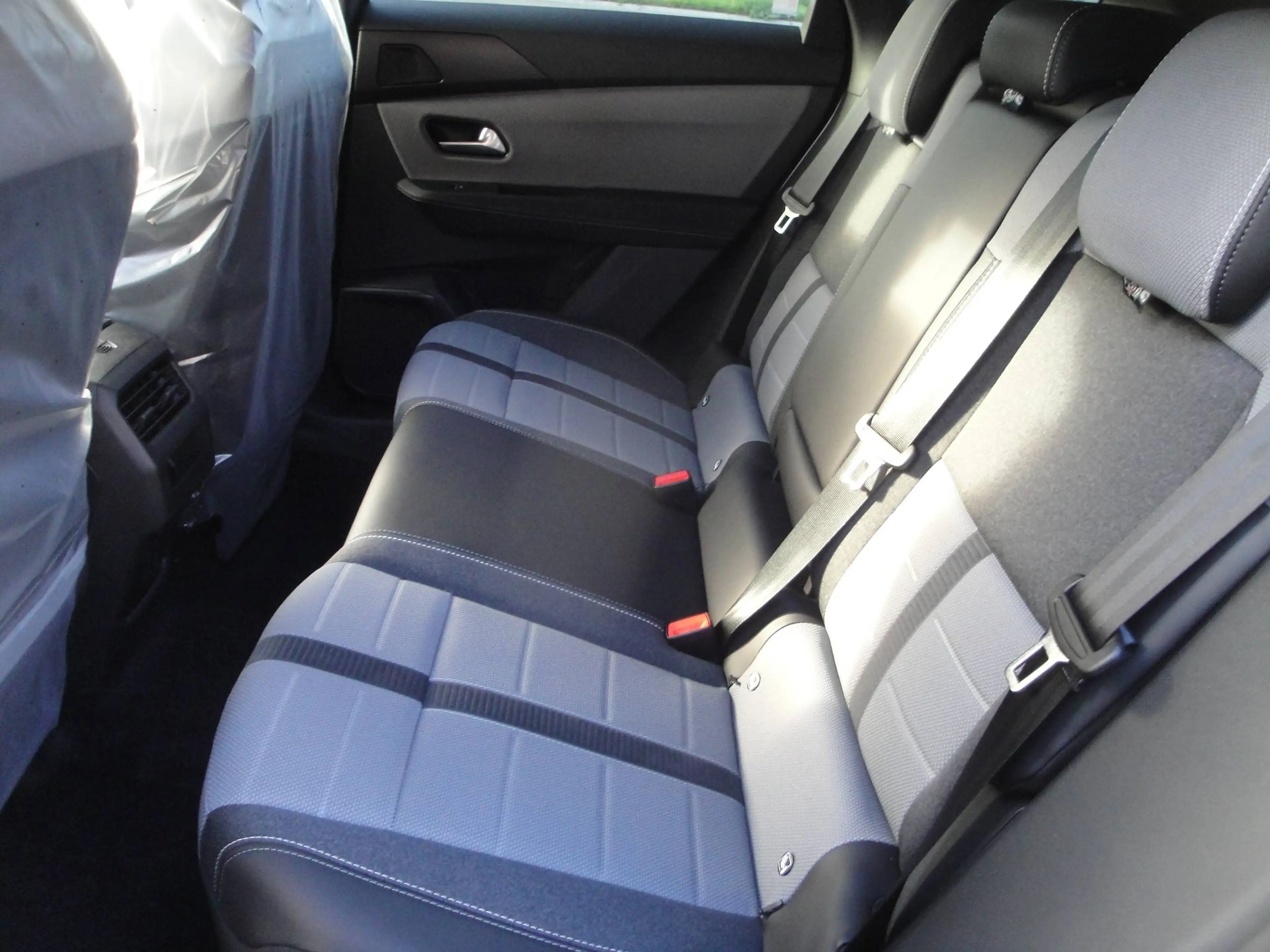 Opel Grandland ULTIMATE 1.2 MHEV 100kW — photo 8