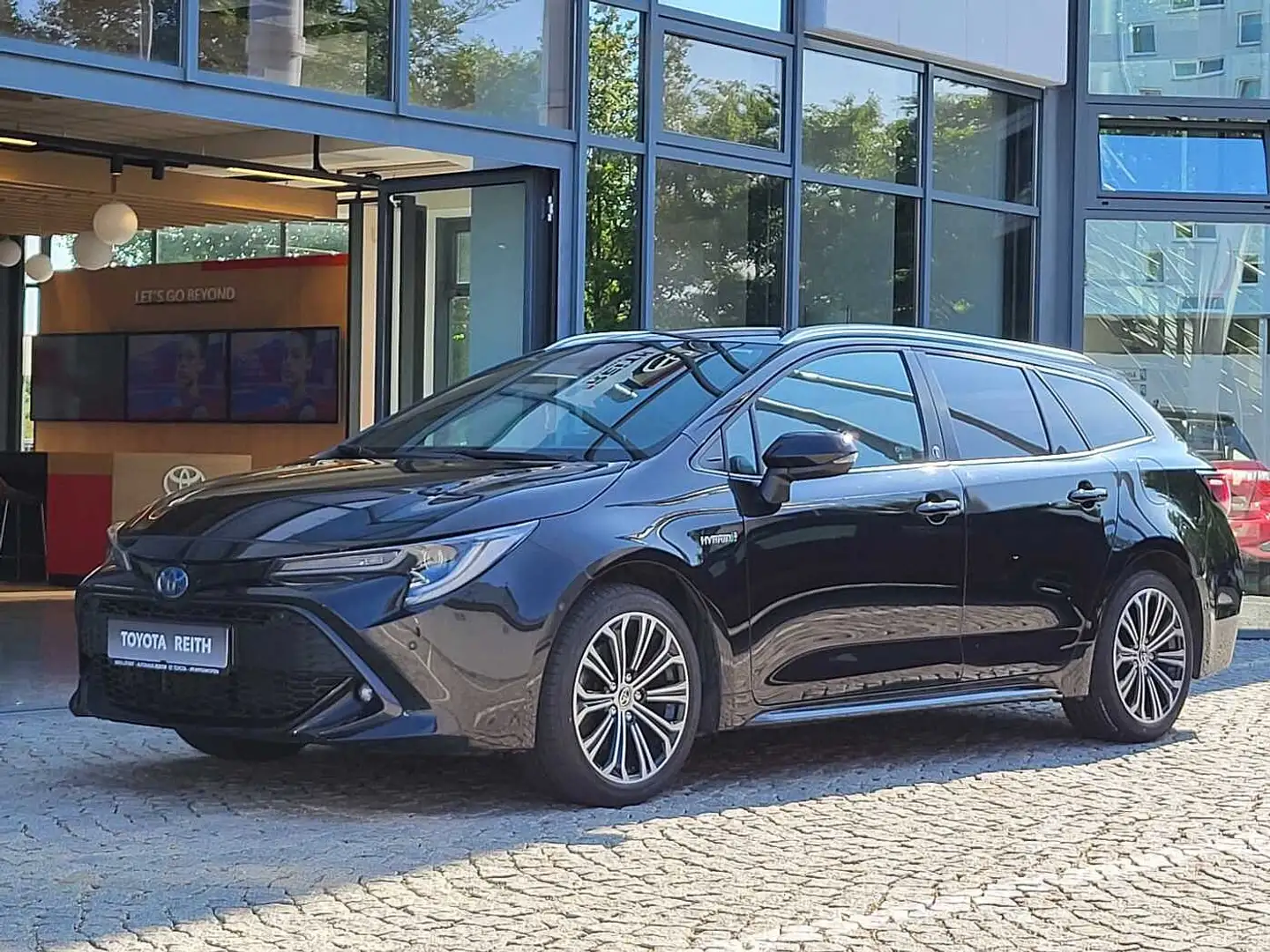 Toyota Corolla 2.0 Hybrid Touring Sports Team Deutschland / plus Black - 2