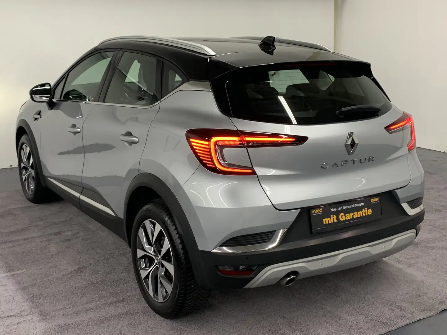 Renault Captur TCe 150 EDC GPF INTENS Silber - 2