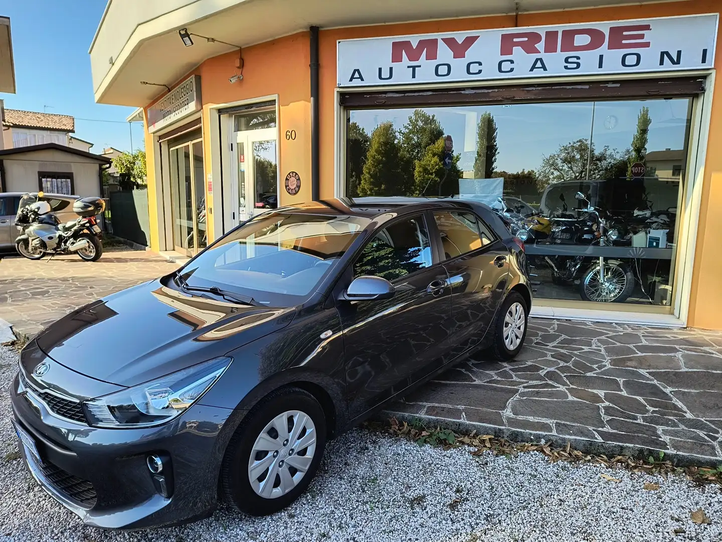 Kia Rio Rio IV 2017 1.2 mpi Active 84cv Grigio - 2