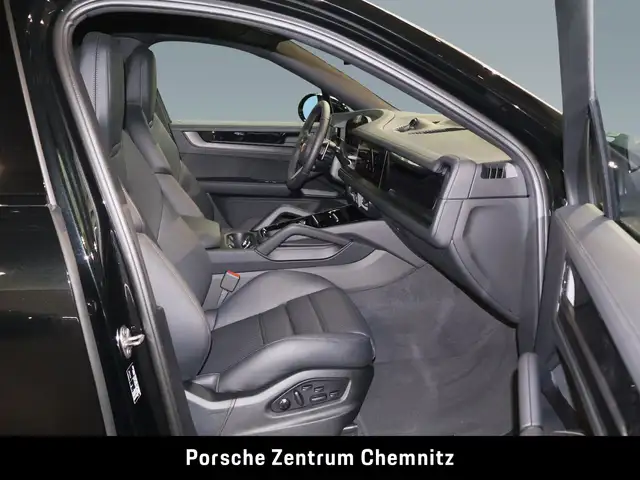 Porsche Cayenne view 13
