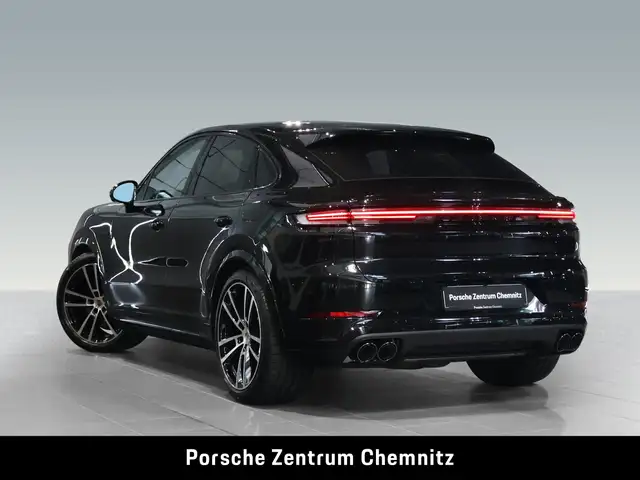 Porsche Cayenne view 3