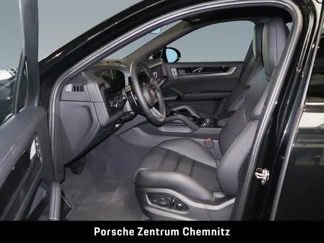 Porsche Cayenne view 12